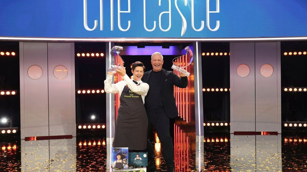 So sehen Sieger aus: Gewinnerin Katja und ihr Coach Alexander Herrmann bei "The Taste" 2024.