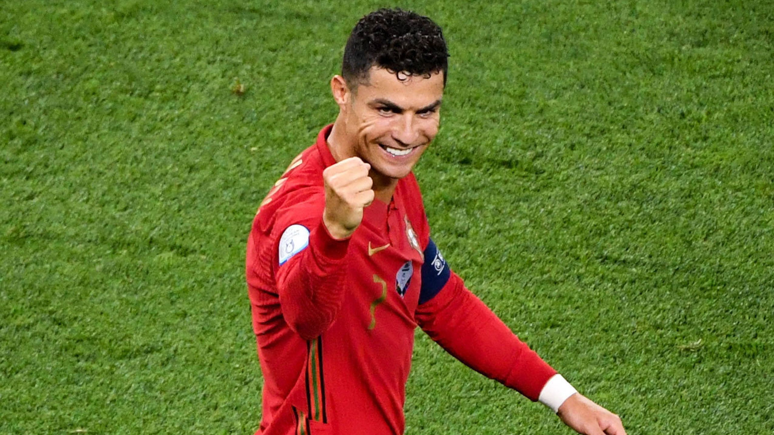 
                <strong>Platz 1: Cristiano Ronaldo (Portugal) </strong><br>
                Nationalmannschaft: 2003 - noch aktivLänderspiele: 180Länderspiel-Tore: 111 (Stand: 2. September 2021)
              
