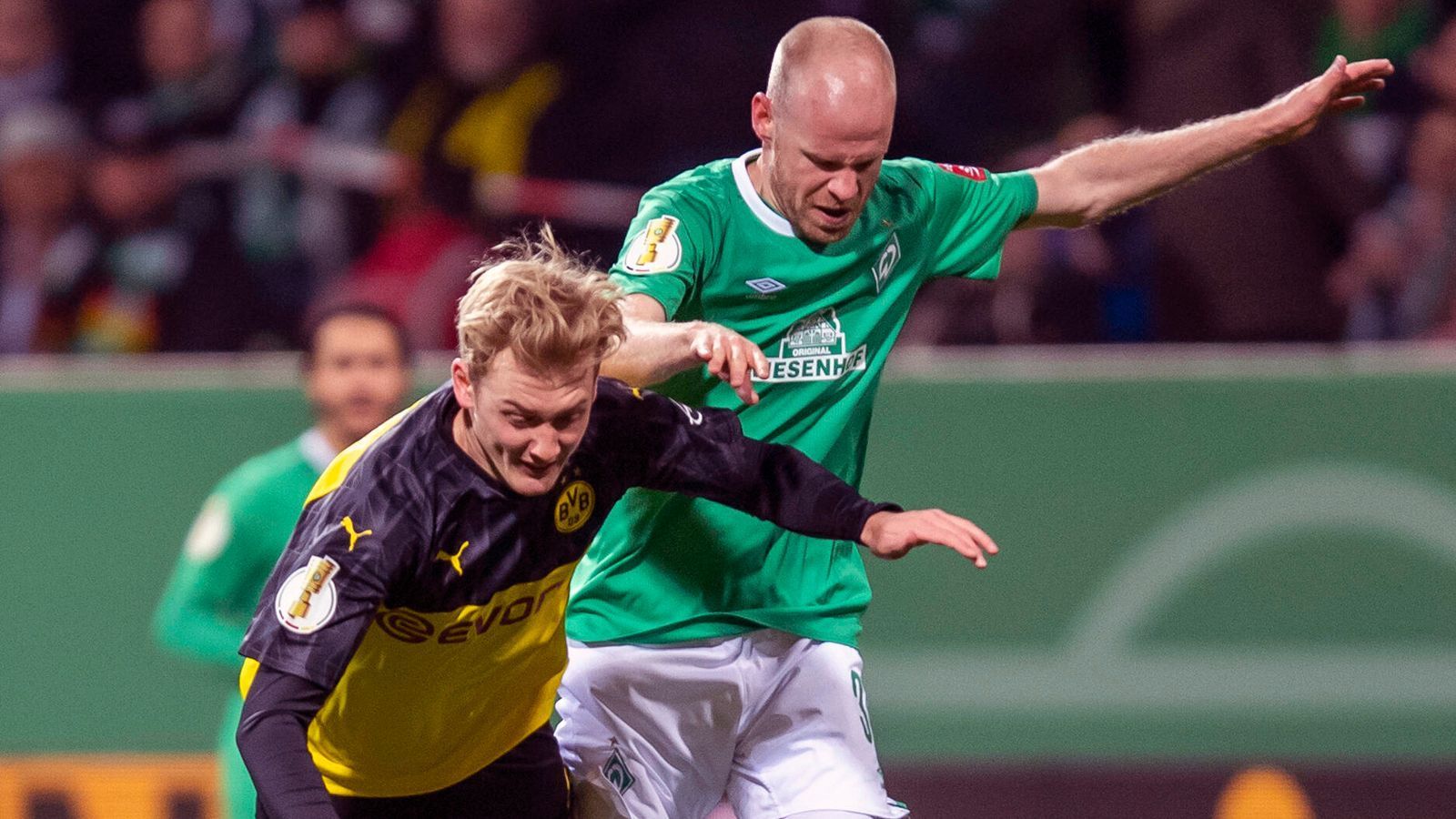 
                <strong>Davy Klaassen (SV Werder Bremen)</strong><br>
                Auch er haut alles rein in die Partie, ist kämpferisch stark, mit guter Übersicht und vielen guten Bällen beim Spielaufbau. Auch er zollt dem Tempo später etwas Tribut, lässt in der zweiten Halbzeit deshalb ein wenig nach. Hilft aber mit, den Sieg über die Zeit zu bringen. ran-Note: 3
              