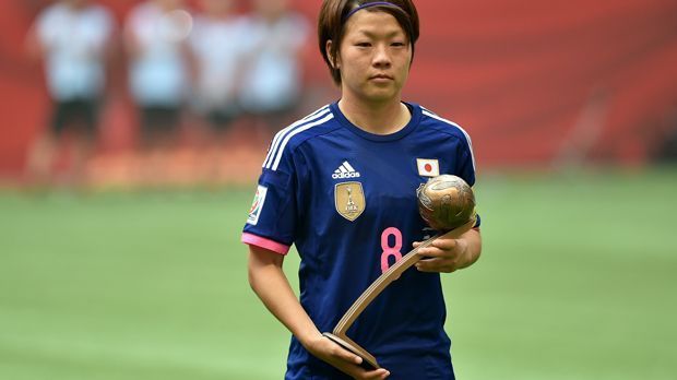 
                <strong>Nominiert zur Fußballerin des Jahres: Aya Miyami</strong><br>
                Aya Miyami: Bei der WM 2015 verpasst Aya Miyami keine Minute und führt Japan ins Finale. Am Ende des Turniers wird sie als drittbeste Spielerin ausgezeichnet.
              