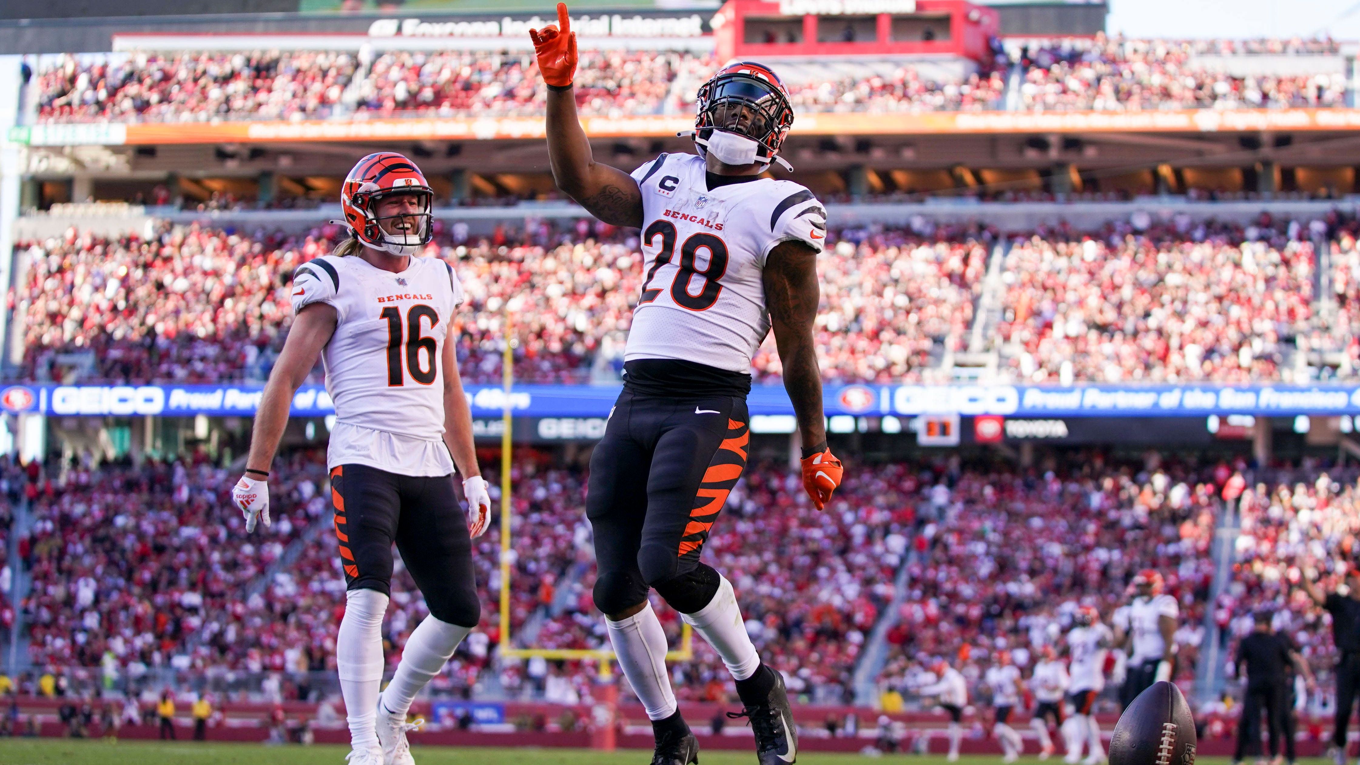 <strong>Gewinner: Die Offense der Cincinnati Bengals</strong><br>Die Mannen aus Ohio erholten sich jedoch - bis sie gegen die San Francisco 49ers komplett explodierten. Beim dominanten 31:17 in Santa Clara sezierte nicht nur Burrow die hochgelobte Defense der 49ers (28/32, 283 Yards, drei Touchdowns), auch Running Back Joe Mixon fand endlich statt! Mit 87 Yards und einem Touchdown ist er erstmals in 2023 über fünf Yards pro Lauf.