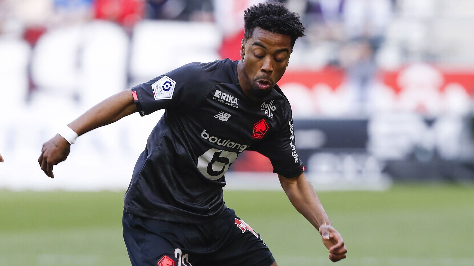 
                <strong>Angel Gomes (OSC Lille)</strong><br>
                Perspektivisch scheint allerdings Angel Gomes ein mögliches Ziel des FC Bayern München werden zu können. Der englische Juniorennationalspieler steht noch bis 2025 beim OSC Lille unter Vertrag. Möglicherweise bringt Zahavi mit dem offensiven Mittelfeldtalent einen Spieler mit Zukunft nach München. 
              