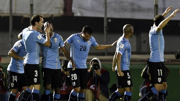 
                <strong>Uruguay (15 Titel)</strong><br>
                Uruguay, 15 Titel: And the winner is: Uruguay! Mit 15 Titeln steht das Land aus dem Südkegel des Kontinents auf dem ersten Platz. Gleichzeitig ist es auch das Land, dass am häufigsten an diesem CONMEBOL-Wettbewerb teilgenommen hat. Sie gewannen sechs der ersten zehn Ausgaben (1916-1926) und zuletzt im Jahr 2011.
              