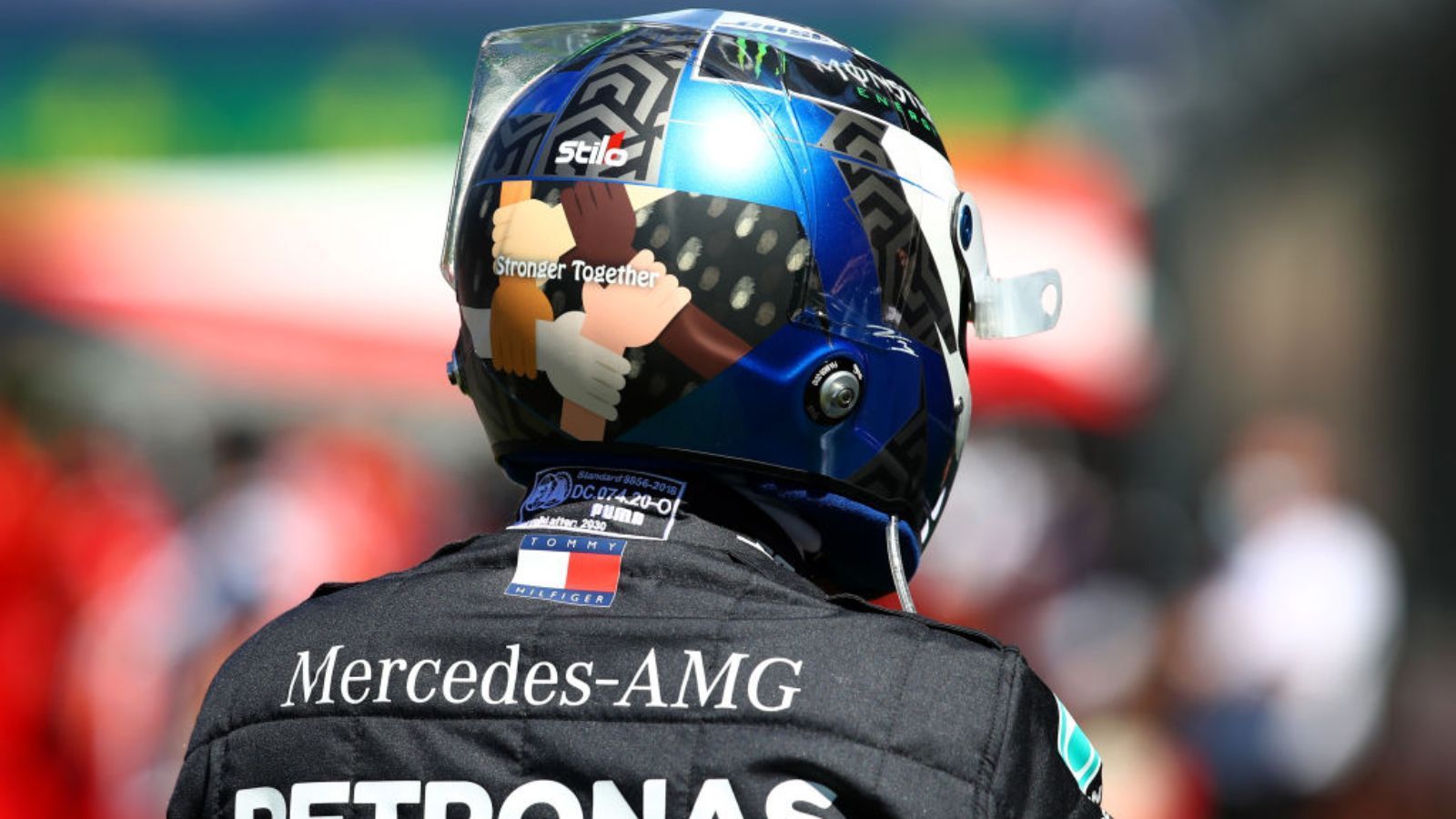 
                <strong>Das sind die Helmdesigns der Formel 1-Fahrer zur Saison 2021</strong><br>
                Während die Formel-1-Teams nach und nach die Designs ihrer Autos vorstellen, sind auch die 20 Fahrer nicht untätig, was ihre "Außendarstellung" angeht. ran.de zeigt die Helmdesigns der Fahrer aus der Königsklasse des Motorsports.
              