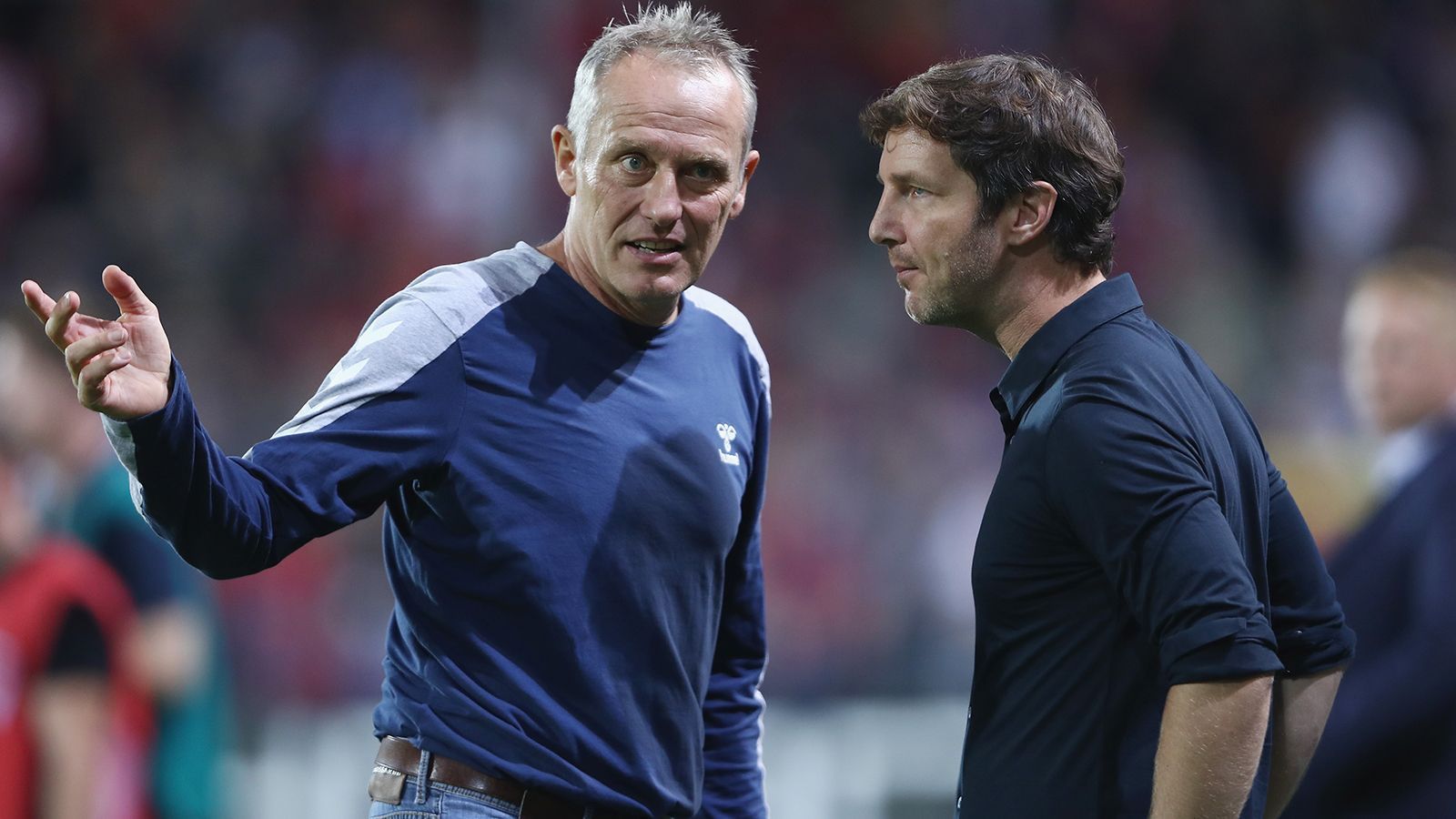 
                <strong>SC Freiburg</strong><br>
                Auch in Freiburg sieht man dem kommenden Transferfenster gelassen entgegen. Der Sport-Club startet nach einem wackligen Saisonstart als Zehnter ins neue Jahr, Transfers sind kein Muss. Ausschließen will Sportvorstand Jochen Saier aber auch nichts, aber nur "wenn Verstärkung nötig und unserer Ansicht nach vernünftig umsetzbar ist".
              