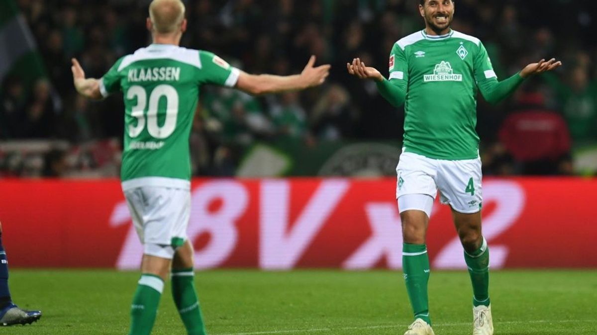 Claudio Pizarro (r.) könnte einen Bayern-Job erhalten