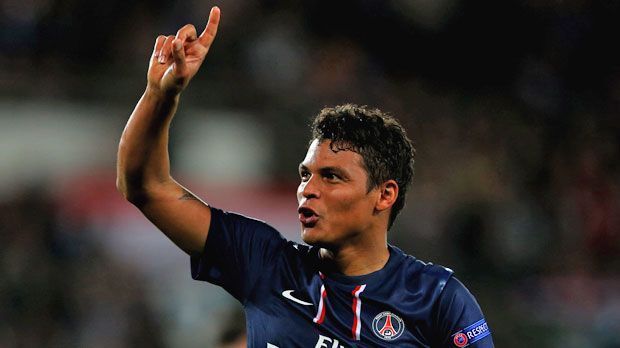 
                <strong>Thiago Silvas Top 6</strong><br>
                "Eines Tages will ich PSG als Champions-League-Sieger verlassen. Das ist mein größter Traum", gesteht Paris-Kapitän Thiago Silva gegenüber der "L'equipe". Doch der Brasilianer weiß auch, dass Paris Saint-Germain in der Königsklasse nicht als großer Favorit gilt und nennt seine persönliche Top 6.
              