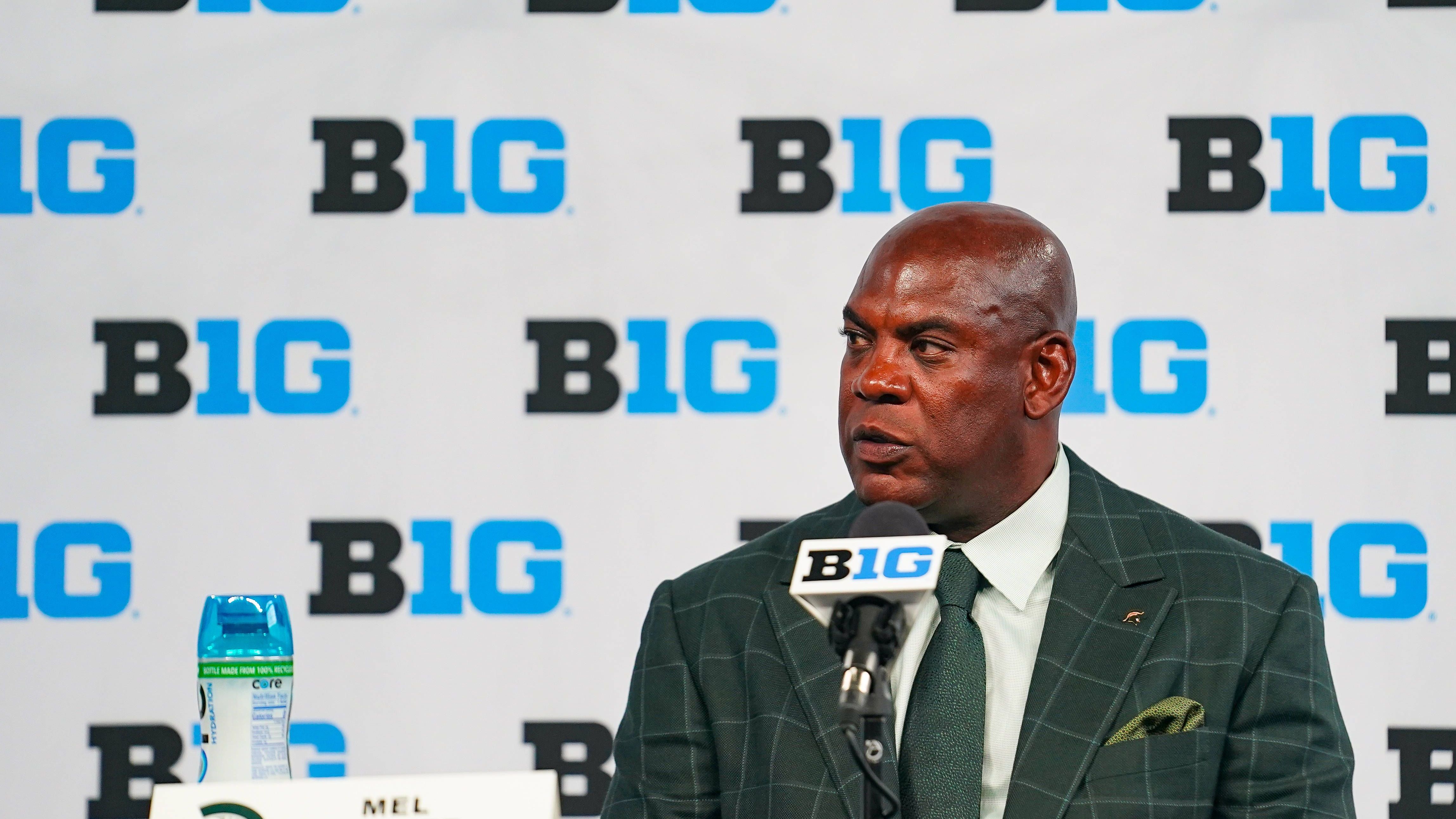 <strong>Platz 5 (geteilt): Mel Tucker (Michigan State)</strong><br>Nachdem die 2021er Saison völlig überraschend mit zehn Siegen endete, durfte sich Coach Mel Tucker auch über eine Gehaltserhöhung freuen. Auch er kommt auf 9,5 Millionen US-Dollar im Jahr.