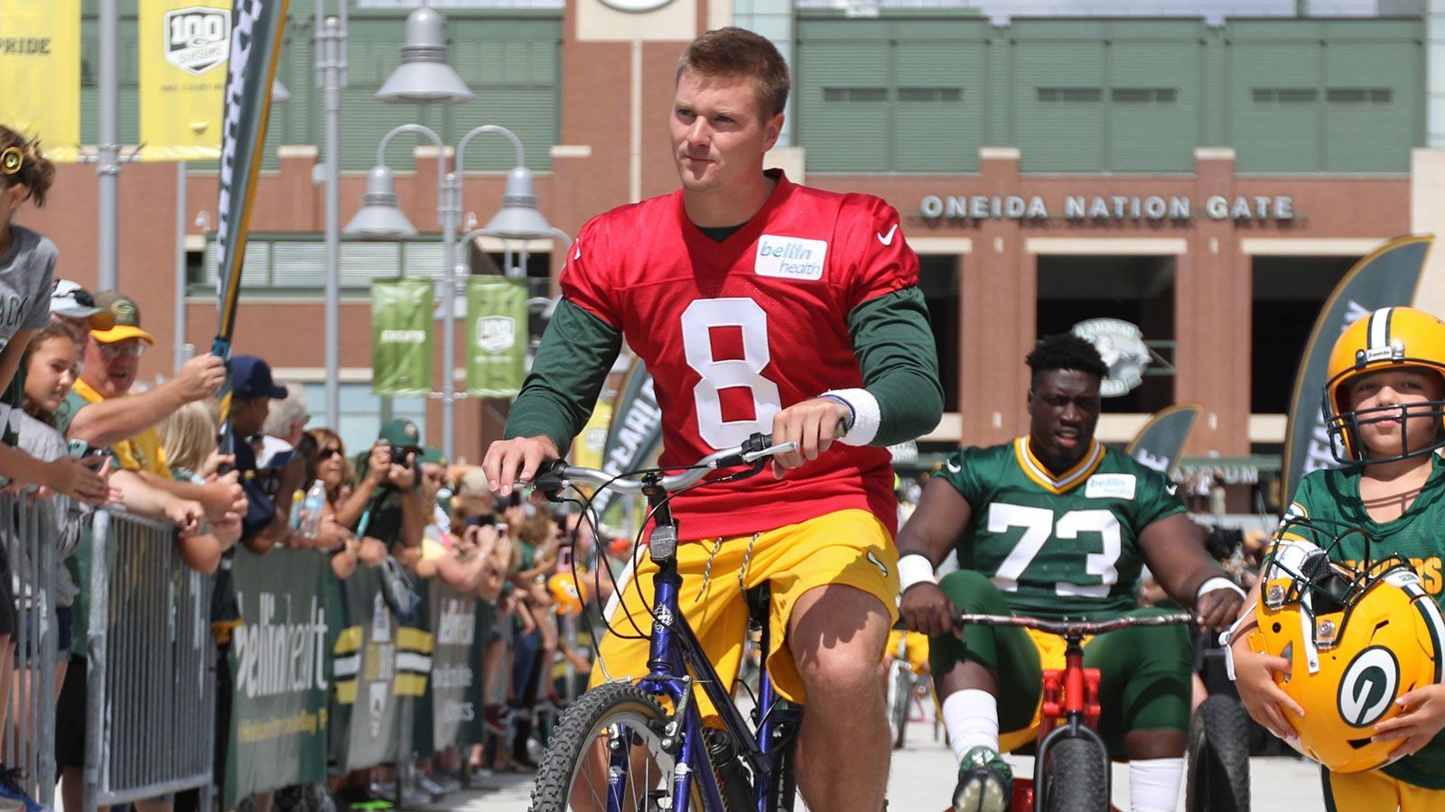 
                <strong>Tim Boyle (Green Bay Packers)</strong><br>
                Auch der Backup-Quarterback spielte sich in den Fokus. Ab Ende des dritten Viertels übernahm er die Regie auf dem Platz, brachte zwar mittelmäßige sieben von 15 Pässen an den Mann, verschaffte den Packers damit aber 130 Yards. Die letzten beiden Angriffe schloss der Passgeber jeweils mit einem Touchdown ab.
              