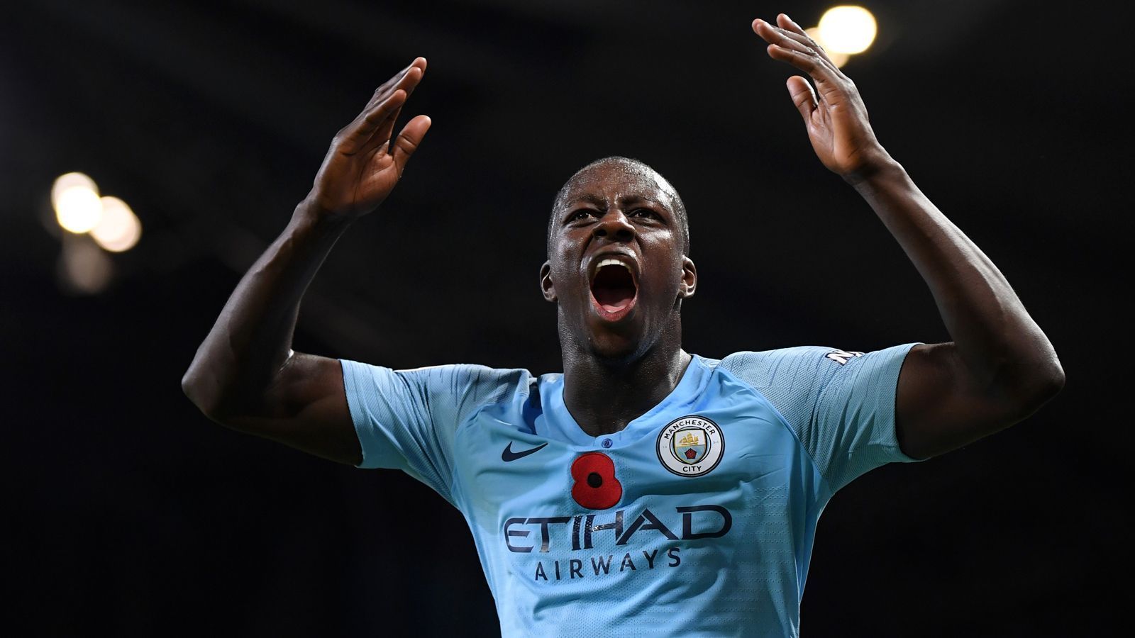 
                <strong>Benjamin Mendy (Manchester City)</strong><br>
                Die Zeit von Linksverteidiger Benjamin Mendy bei Manchester City war bisher hauptsächlich von Verletzungen geprägt. Nach seinem Transfer 2017 vom AS Monaco zu den "Citizens" riss sich der 24-Jährige unter anderem ein Kreuzband und verpasste einen Großteil der letzten Saison. Auch dieses Jahr lief es bisher nicht besser. Derzeit erholt sich der Franzose von einer weiteren Knie-Operation, soll aber zeitnah wieder zurückkehren.
              