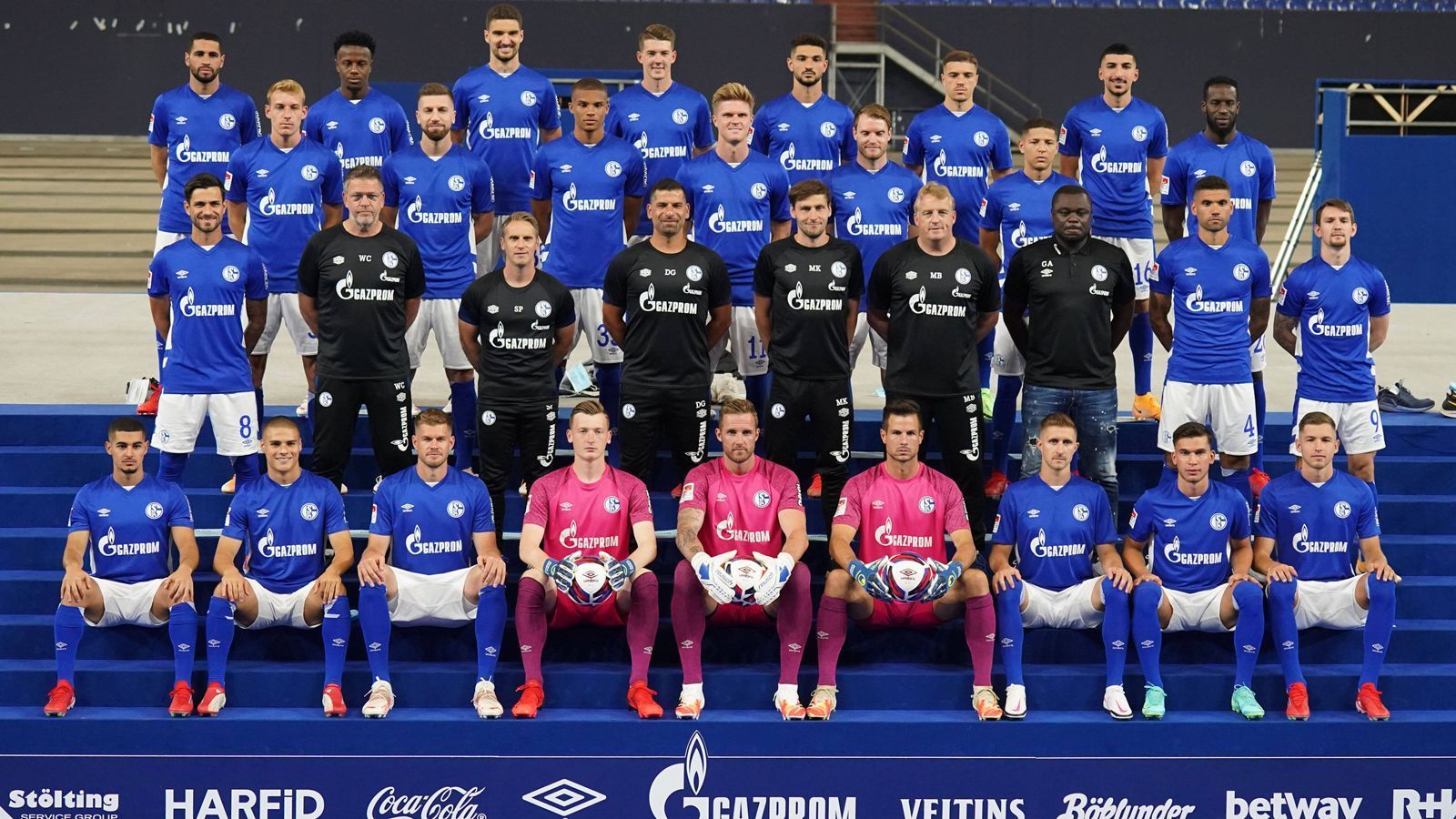 
                <strong>Kader, Fans, Stimmung: So sieht das neue Schalke aus </strong><br>
                Die neue Saison in der 2. Bundesliga steht vor der Tür, am Freitag (ab 19 Uhr LIVE in SAT.1 und auf ran.de) empfängt der FC Schalke zum Auftakt den Hamburger SV. Vor allem bei S04 wurde nach dem desaströsen Abstiegsjahr eine Menge umgekrempelt. ran stellt das neue Schalke vor. (Alle Infos zum Auftaktspiel im Liveblog)
              