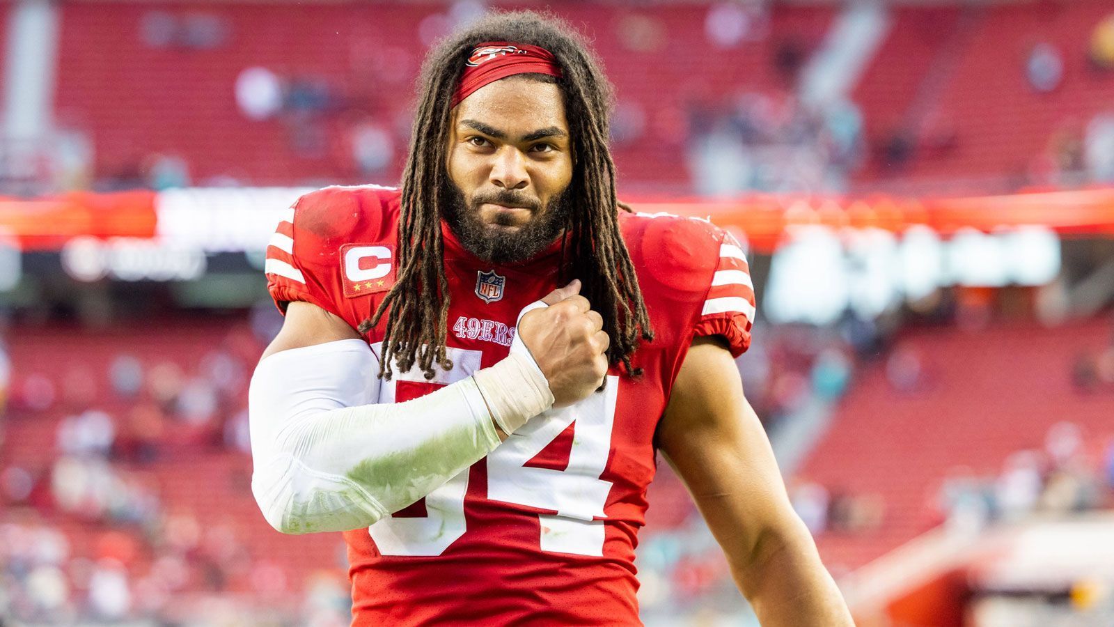 
                <strong>Geteilter 4. Platz: San Francisco 49ers</strong><br>
                &#x2022; Anzahl der Nominierungen: 6<br>&#x2022; Nominierte Spieler: George Kittle (TE), Trent Williams (OT), Kyle Juszczyk (FB), Talanoa Hufanga (SS), Fred Warner (ILB, im Bild), Nick Bosa (DE)<br>
              