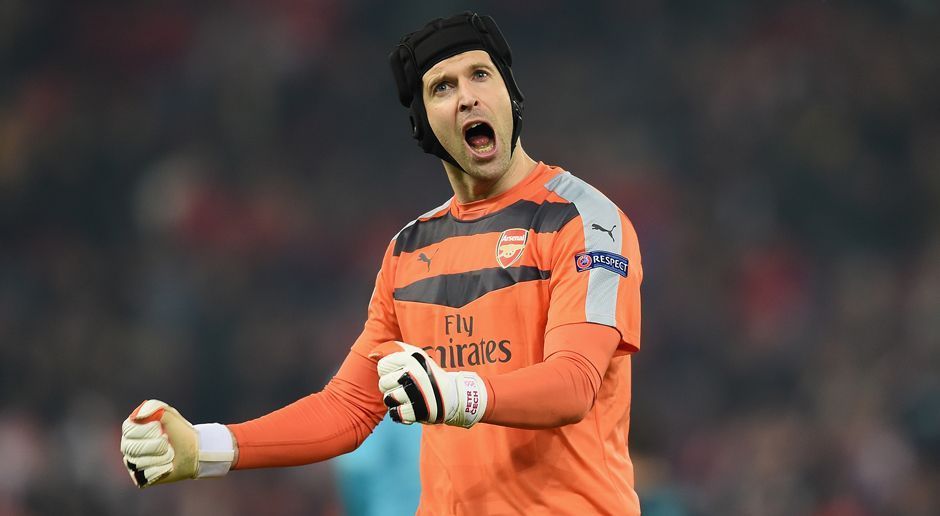 
                <strong>Petr Cech</strong><br>
                Platz 2: Petr Cech mit 111 Spielen in der Champions League. Zwölf Einsätze davon machte Cech in den Anfängen seiner Karriere für Sparta Prag, fünf Partien kamen seit seinem Wechsel im Sommer 2015 zum FC Arsenal dazu - in all seinen anderen Spielen in der Königsklasse stand der Tscheche für den FC Chelsea zwischen den Pfosten. Weil aktuell sein Teamkollege David Ospina in der Champions League den Vorzug bekommt, konnte sich der 34-Jährige in dieser Saison noch gar nicht im internationalen Wettbewerb auszeichnen.
              