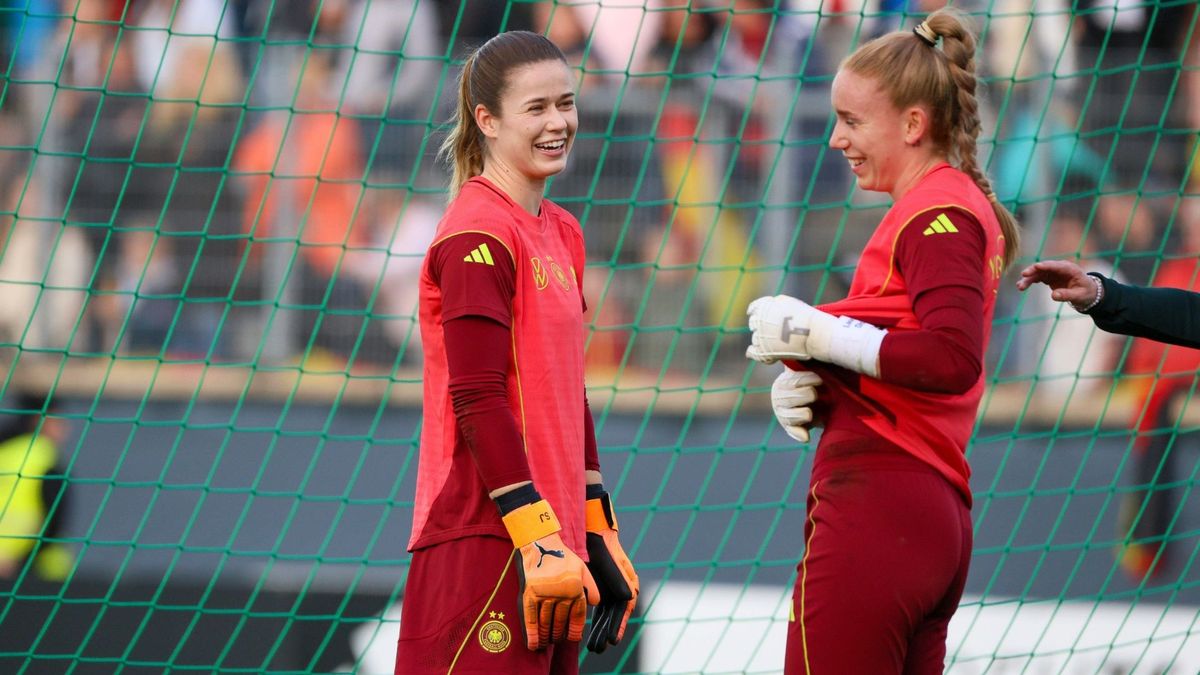 Stina Johannes (l.) darf gegen Frankreich ran