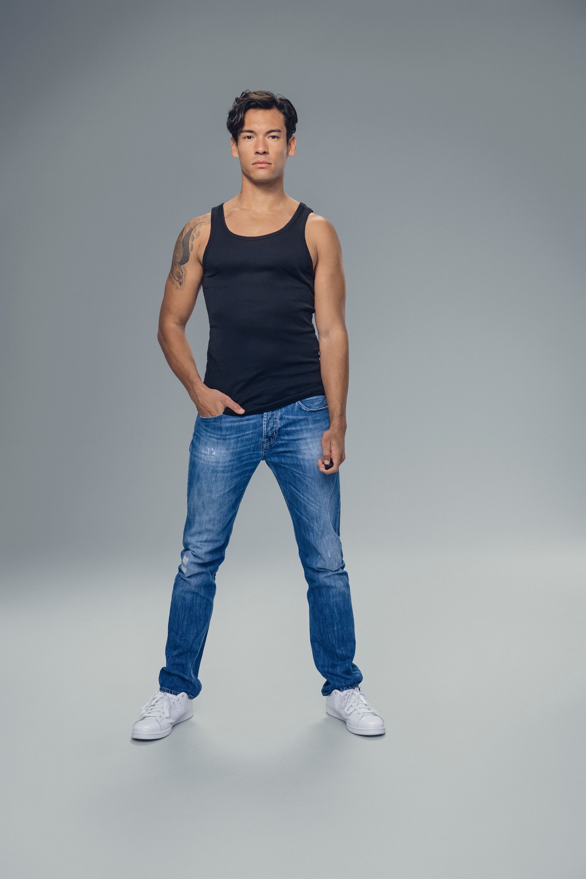 Dominik ist als Model bei "Germany's Next Topmodel" 2024 dabei. 