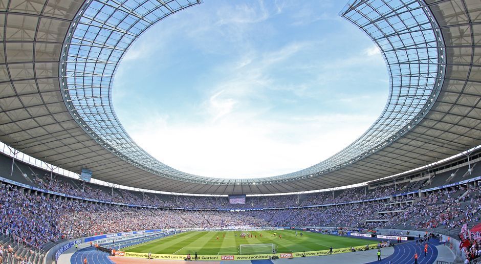 
                <strong>EM-Stadion: Olympiastadion Berlin</strong><br>
                74.649 Plätze Bei der WM 2006 fanden hier vier Gruppenspiele, ein Viertelfinale und das Finale statt. 
              