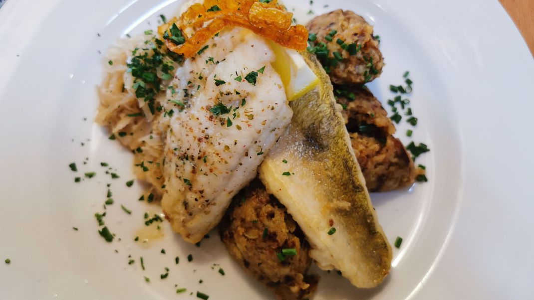 Isar Flößersteg - Gebratener Zander mit Sauerkraut und Röstkartoffelstampf

