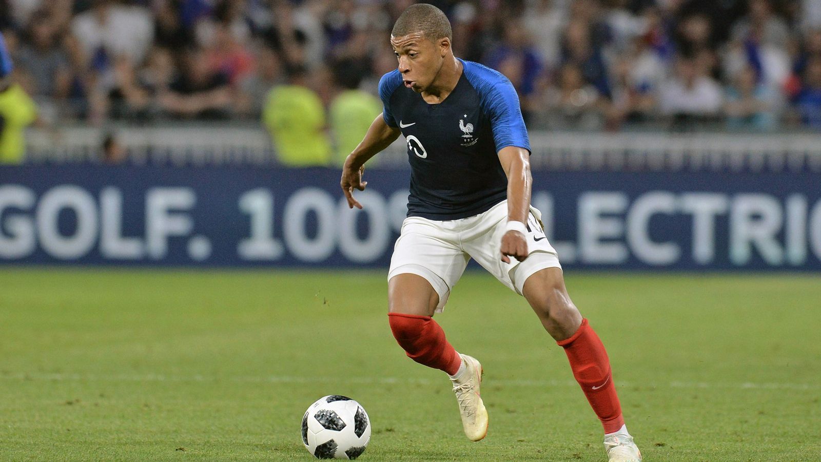 
                <strong>Angriff - Kylian Mbappe</strong><br>
                Spielt bei der WM für FrankreichVerein: Paris St. Germain
              