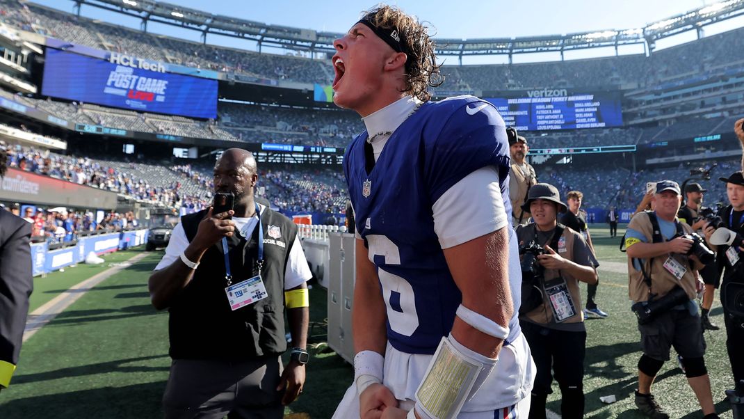 NFL, American Football Herren, USA Los Angeles Chargers at New York Giants Sep 28, 2025 East Rutherford, New Jersey, USA New York Giants quarterback Jaxson Dart 6 reacts after defeating the Los Angeles Chargers at MetLife Stadium. East Rutherford MetLife Stadium New Jersey USA, EDITORIAL USE ONLY PUBLICATIONxINxGERxSUIxAUTxONLY Copyright: xBradxPennerx 20250928_bjp_ae5_022
