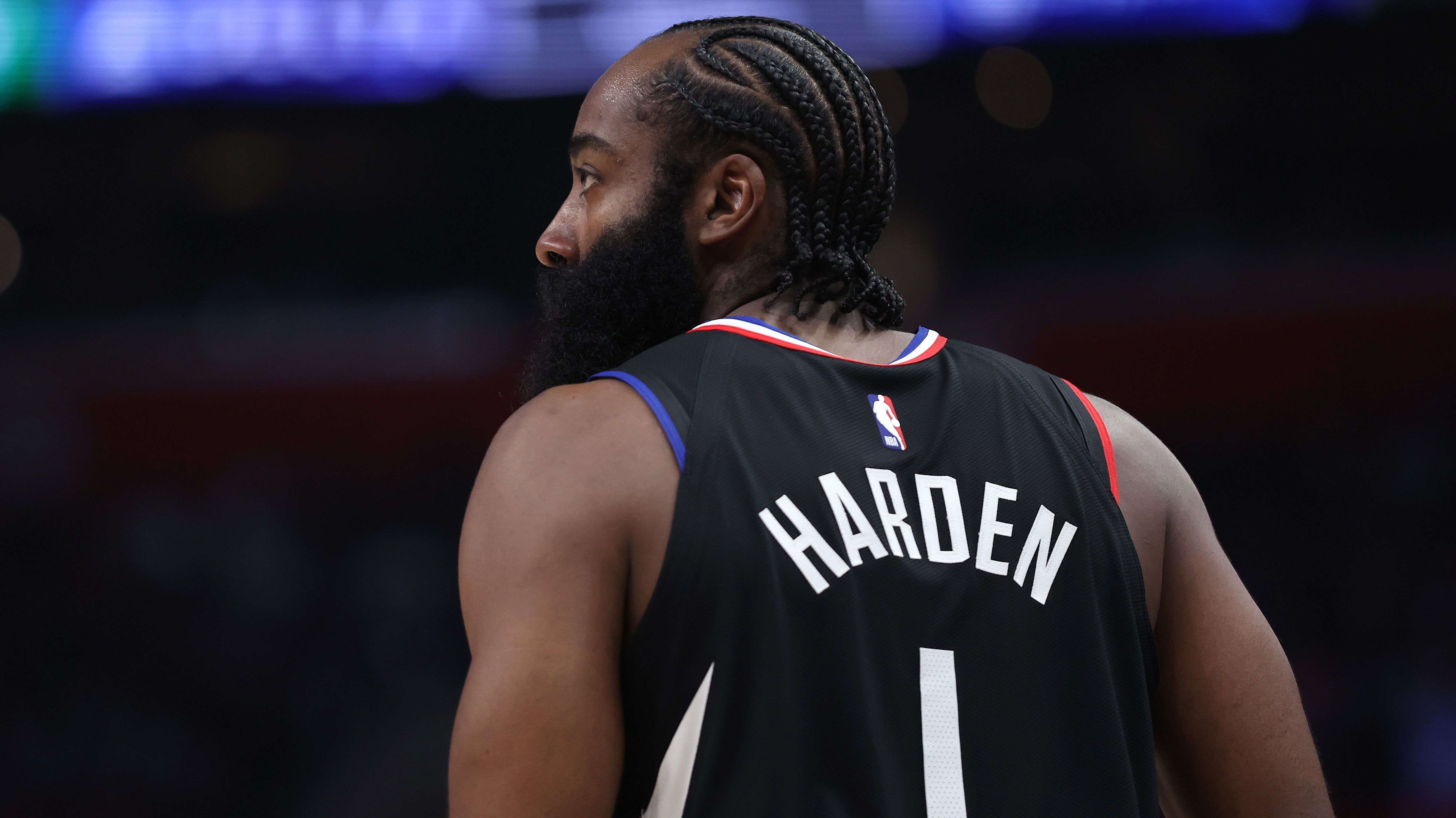 <strong>James Harden (Los Angeles Clippers) &amp; P.J. Tucker (Los Angeles Clippers)</strong><br>Einer der medienwirksamsten Wechsel. In einem Three-Team-Trade zwischen den Philadelphia 76ers, den LA Clippers und den Oklahoma City Thunder bekamen die Clippers James Harden, P.J. Tucker und Filip Petrusev ...