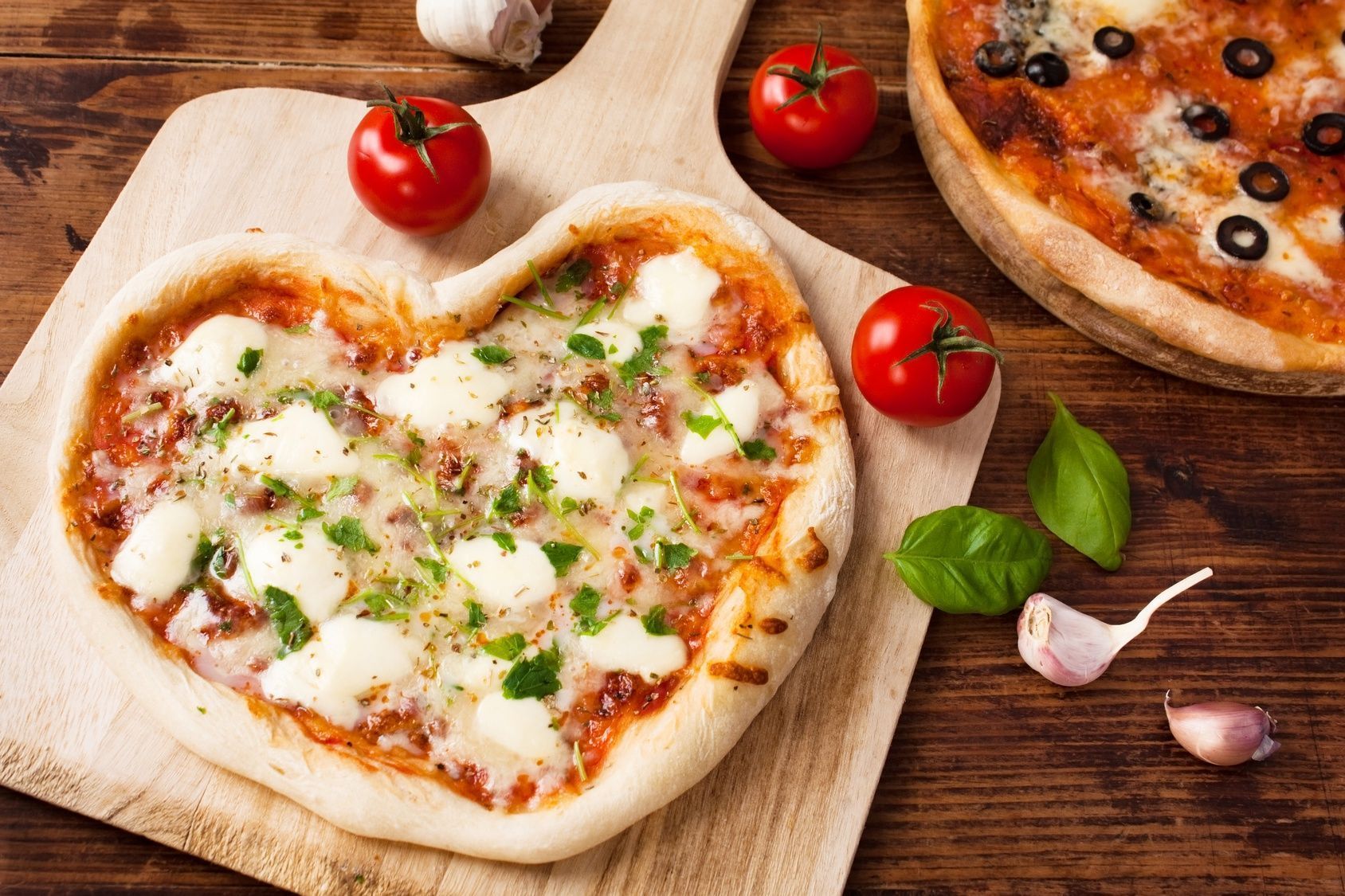 Zeigen Sie Ihre Liebe mit dieser Pizza. Dieses Essen schmeckt nicht nur hervorragend, sondern ist auch noch hübsch anzusehen.