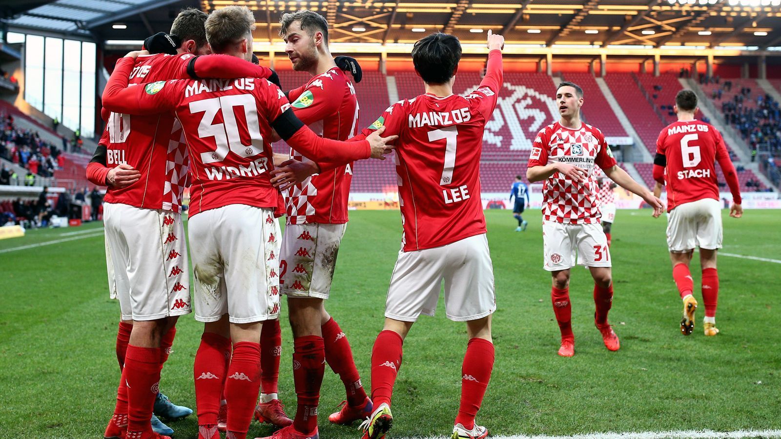 
                <strong>Platz 3: 1. FSV Mainz 05</strong><br>
                Transfereinnahmen seit 2012: 227 Millionen Euro - Transferausgaben seit 2012: 172 Millionen Euro - Transferbilanz seit 2012: +55 Millionen Euro
              