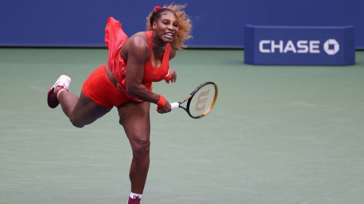 Serena Williams steht in New York in Runde zwei