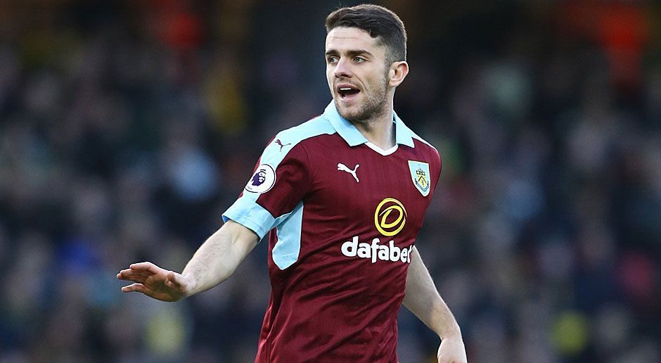 
                <strong>Platz 19 (geteilt): FC Burnley mit Robbie Brady</strong><br>
                Brady kassiert 2,1 Millionen Euro pro Jahr.
              