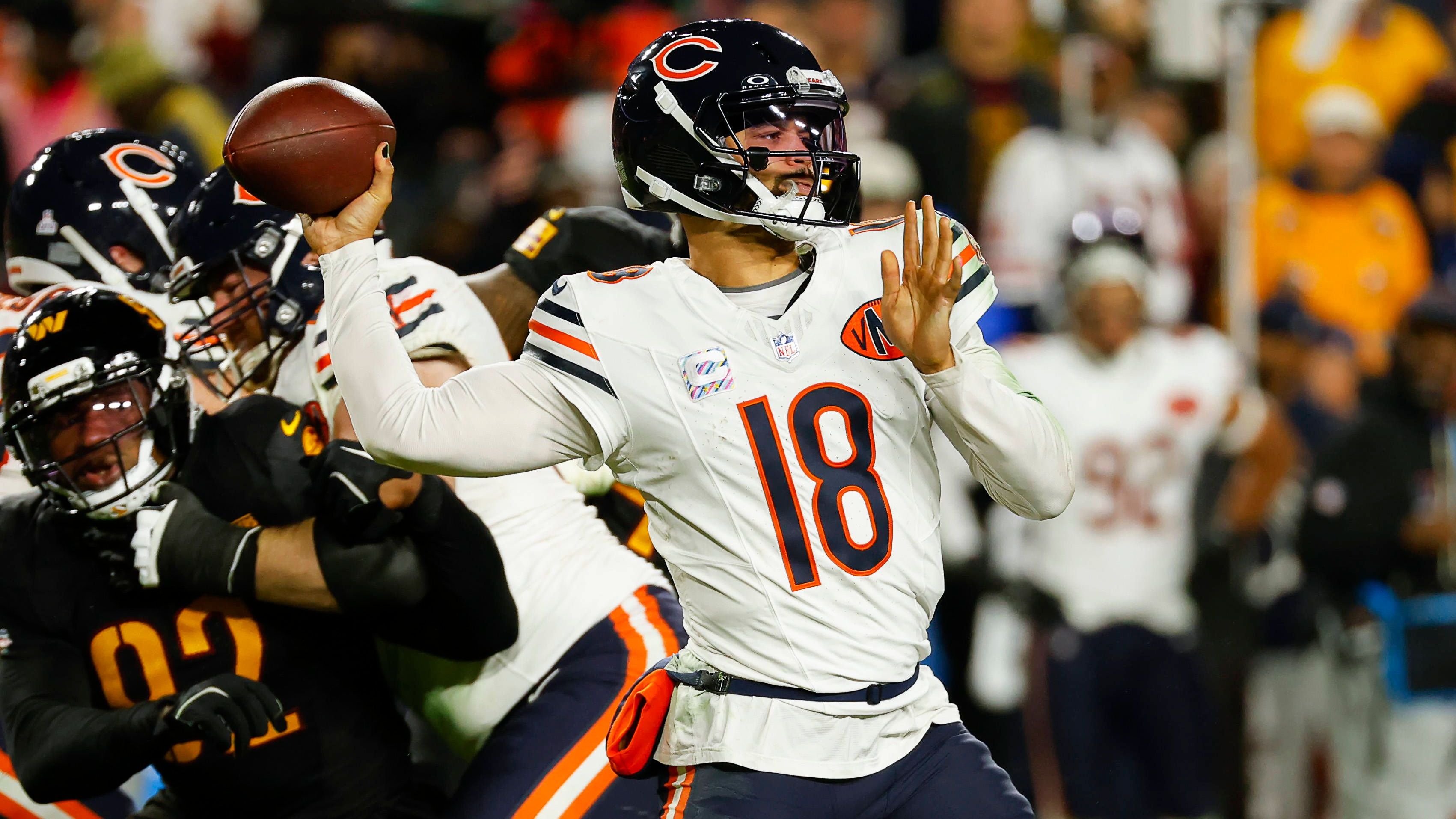 <strong>Platz 17: Caleb Williams (Chicago Bears)</strong><br>Die Offensive Line der Bears hielt gegen die Saints gut stand. Sie erlaubte nur zehn Drucksituationen, was Williams diese Woche eine ligaweit führende Zeit von 3,53 Sekunden pro Wurf verschaffte. Doch der Bears-QB&nbsp;machte kaum etwas daraus: zwei turnoverwürdige Plays (zwei Fumbles und eine Interception), zwei abgefälschte Pässe.&nbsp;Chicago gewann zwar 26:14, doch das lag vor allem an 222 Yards Raumgewinn am Boden.