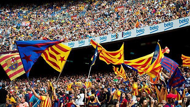 
                <strong>Platz 3: FC Barcelona (Primera Division)</strong><br>
                Platz 3: FC Barcelona (Primera Division) mit 116,9 Millionen Euro bei einem Zuschauerschnitt von 77.632 Fans. Tickets fürs Nou Camp gab's also für etwa 79,25 Euro.
              