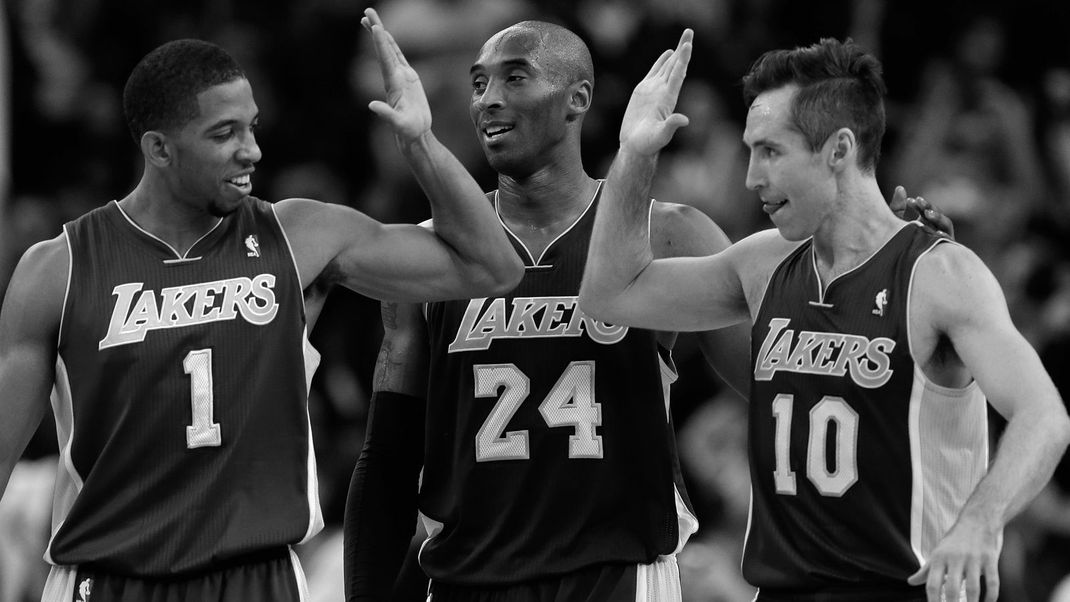 Darius Morris (l.) mit Kobe Bryant (M.)und Steve Nash.