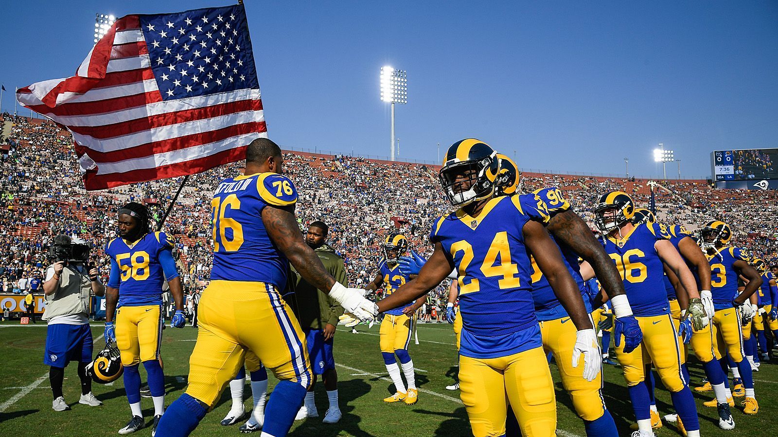 
                <strong>Los Angeles Rams</strong><br>
                Die Los Angeles Rams haben sich als zweites Team der NFC für die Playoffs qualifiziert. In ihrer Division, der NFC West, hängten sie die Seahawks, Cardinals und 49ers ab und sicherten sich den ersten Platz vorzeitig. 
              