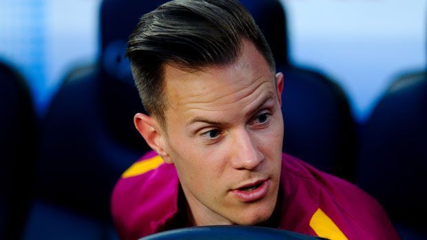 
                <strong>Marc-Andre ter Stegen (FC Barcelona)</strong><br>
                Marc-Andre ter Stegen (FC Barcelona): Vertrag bis 2019. Auch in seiner zweiten Saison bei den Katalanen kommt der Keeper nur in der Champions League sowie im Pokal zum Einsatz, muss in der Primera Division Claudio Bravo den Vortritt lassen. Deshalb soll ter Stegen Abwanderungsgedanken hegen. Der FC Liverpool zeigt Interesse, hat aber mittlerweile Loris Karius aus Mainz geholt. Eine weitere Option könnte Manchester City sein.
              