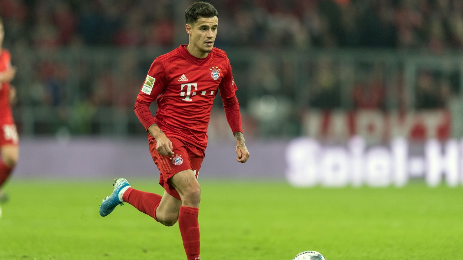 
                <strong>Philippe Coutinho</strong><br>
                Schmort fast 70 Minuten auf der Bank, ehe er Perisic ersetzt. Der Brasilianer sorgt direkt für Belebung. Mit einem seiner Läufe provoziert er die Rote Karte gegen Tah wegen einer Notbremse. Abschlussglück hat aber auch die Barca-Leihgabe nicht. ran-Note: 3
              