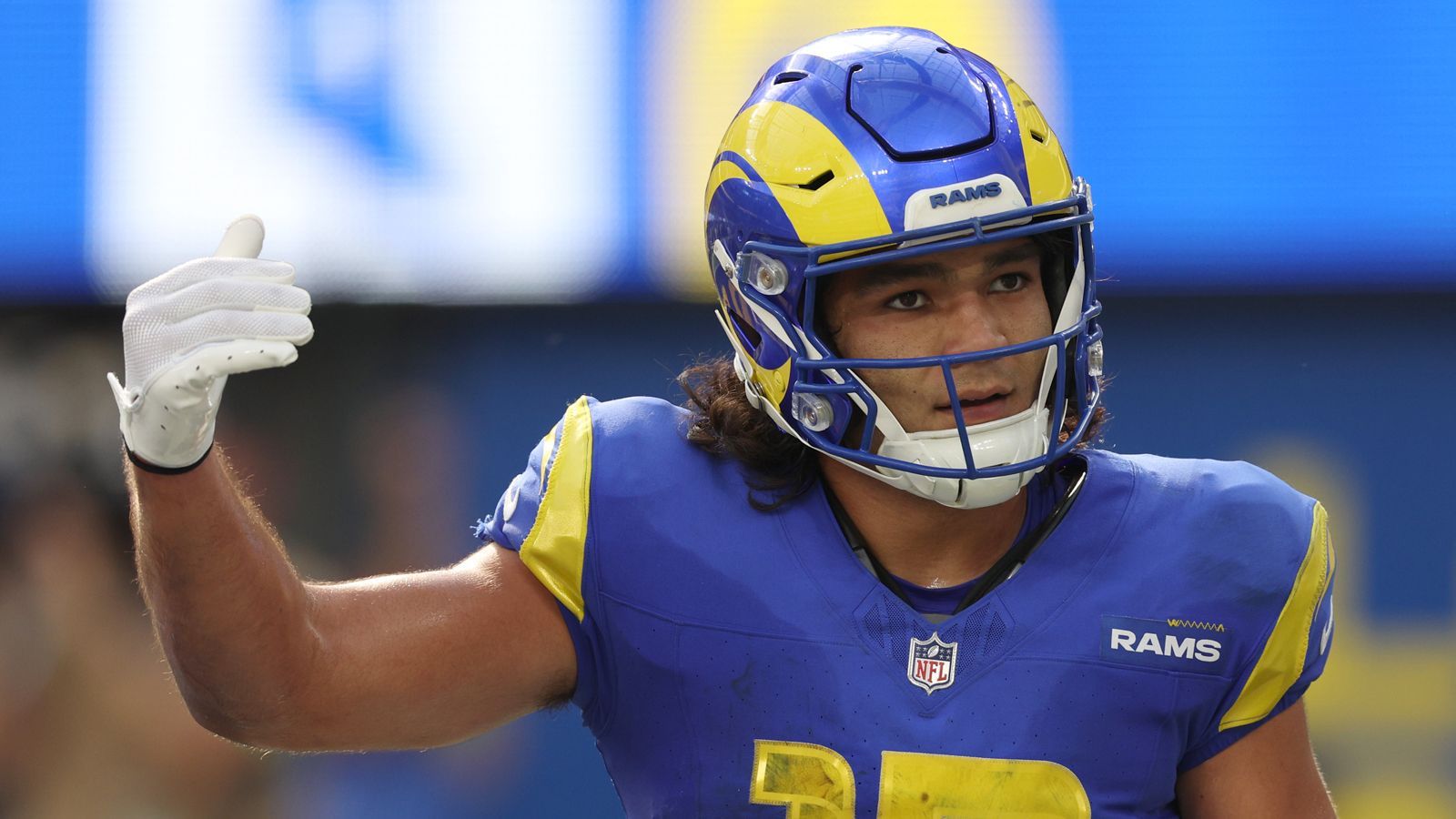 <strong>Crossing-Route: Puka Nacua (Los Angeles Rams)</strong><br><a href="https://www.ran.de/sports/american-football/nfl/news/los-angeles-rams-puka-nacua-fuehrt-die-scouts-ad-absurdum-343320">Rookie-Sensation</a> Puka Nacua eroberte die NFL im Sturm. Besonders bei Crossing-Routen überzeugte er. Bei diesem Konzept läuft der Receiver quer über das Feld, die Route kann in unterschiedlichen Tiefen gelaufen werden.&nbsp;