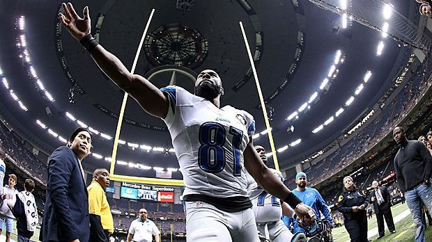 
                <strong>Calvin Johnson (Detroit Lions)</strong><br>
                Die Gerüchte haben ein Ende - "Megatron" beendet seine Karriere. Das verkünden die Detroit Lions auf ihrer Homepage. Der Wide Receiver spielte seine komplette Karriere für die Detroit Lions und sagt mit 30-Jahren "Good Bye". Er ist sechsmaliger Pro Bowler, konnte in seiner Karriere für 11.619 Yards laufen und ganze 83 Touchdowns fangen. 2012 stellte Johnson einen NFL-Rekord auf, als er 1.964 Yards in einer Saison erlief.
              