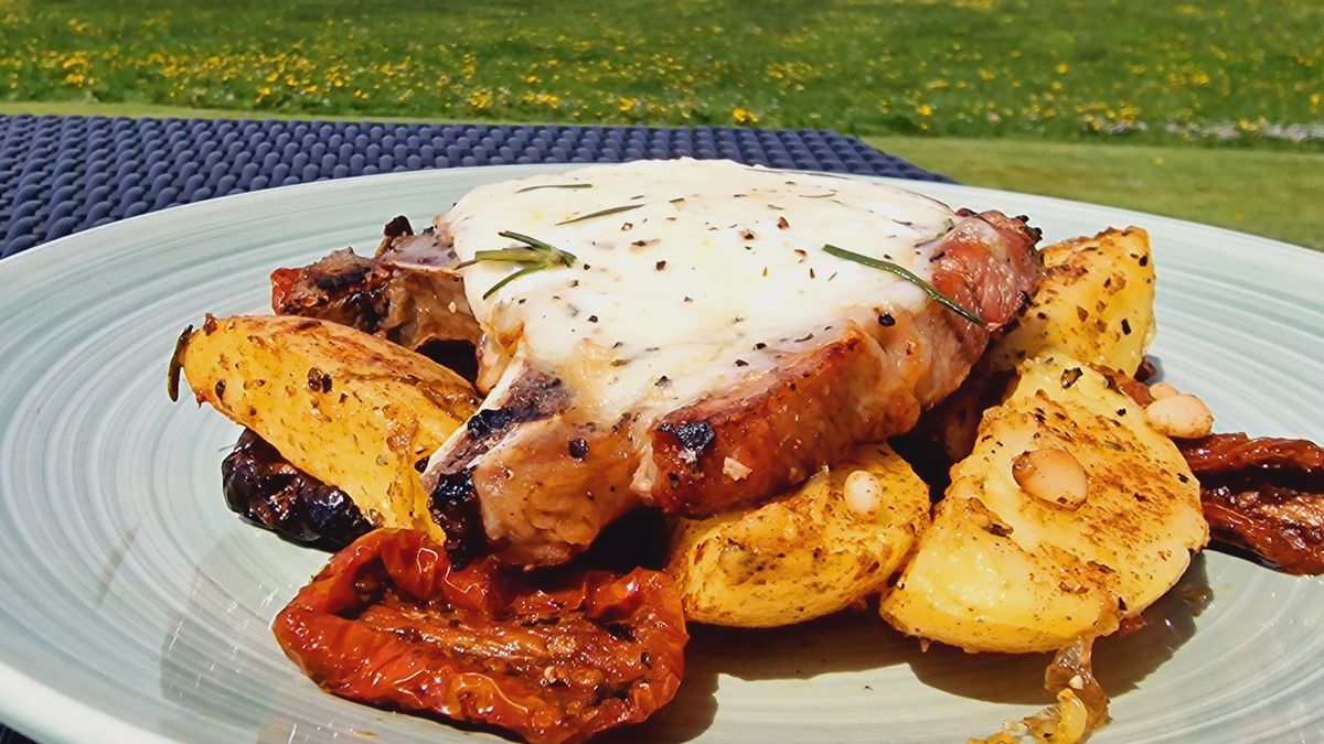 Schweinekotelett mit mediterranen Bratkartoffeln