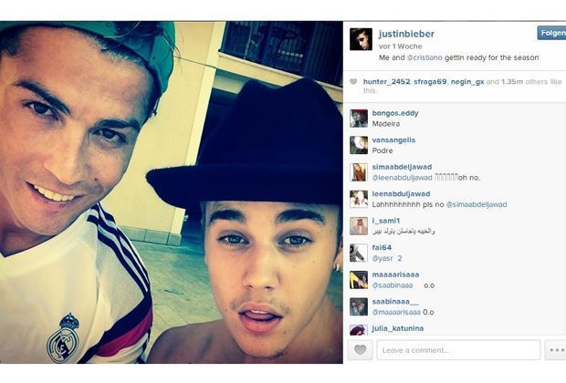 
                <strong>Wen man alles so trifft im Leben </strong><br>
                "Ich und Cristiano Ronaldo machen uns für die Saison bereit", schreibt Teenie-Star Justin Bieber zu seinem Schnappschuss mit Superstar Cristiano Ronaldo. Während Ronaldo ganz professionell lächelt, wirkt Justin Bieber so, als wäre er gerade erst aufgestanden. Bestenfalls.
              