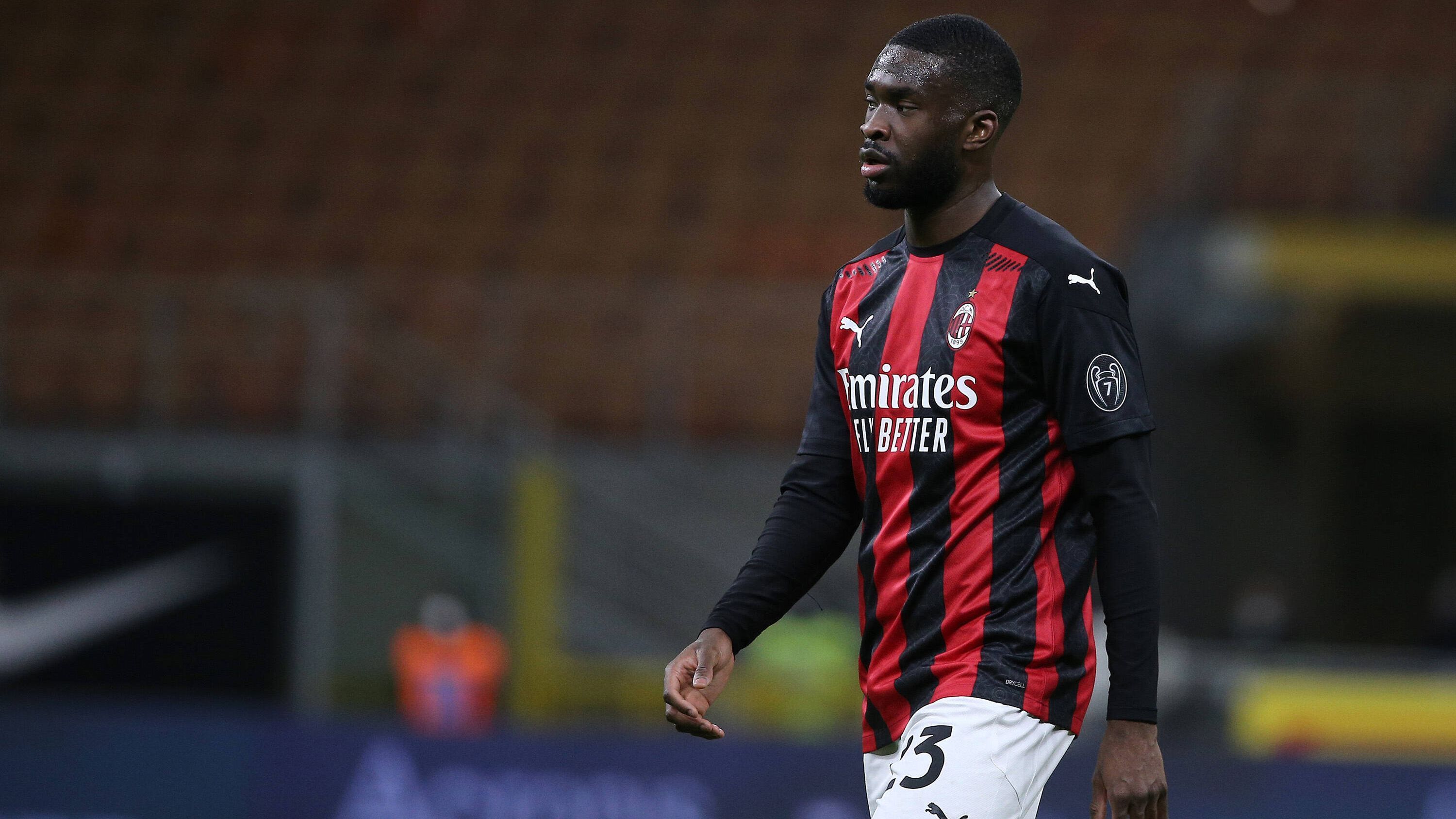 
                <strong>Fikayo Tomori (AC Milan)</strong><br>
                Lange suchte Fikayo Tomori sein Glück beim FC Chelsea. Doch der Engländer verpasste den Durchbruch und wechselt nun nach Italien. Zunächst leiht der AC Mailand den 23-Jährigen bis zum Sommer aus, anschließend besitzen die Italiener eine Kaufoption in Höhe von rund 28 Millionen Euro.
              