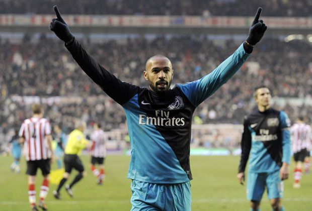 
                <strong>Platz 6: Thierry Henry</strong><br>
                Die Arsenal-Legende Thierry Henry ist natürlich auch vertreten. Der Franzose erzielte zwölf Freistoßtore in seiner Premier-League-Zeit. Lediglich 144 Versuche brauchte er dafür. Quote: 8,3 Prozent.
              