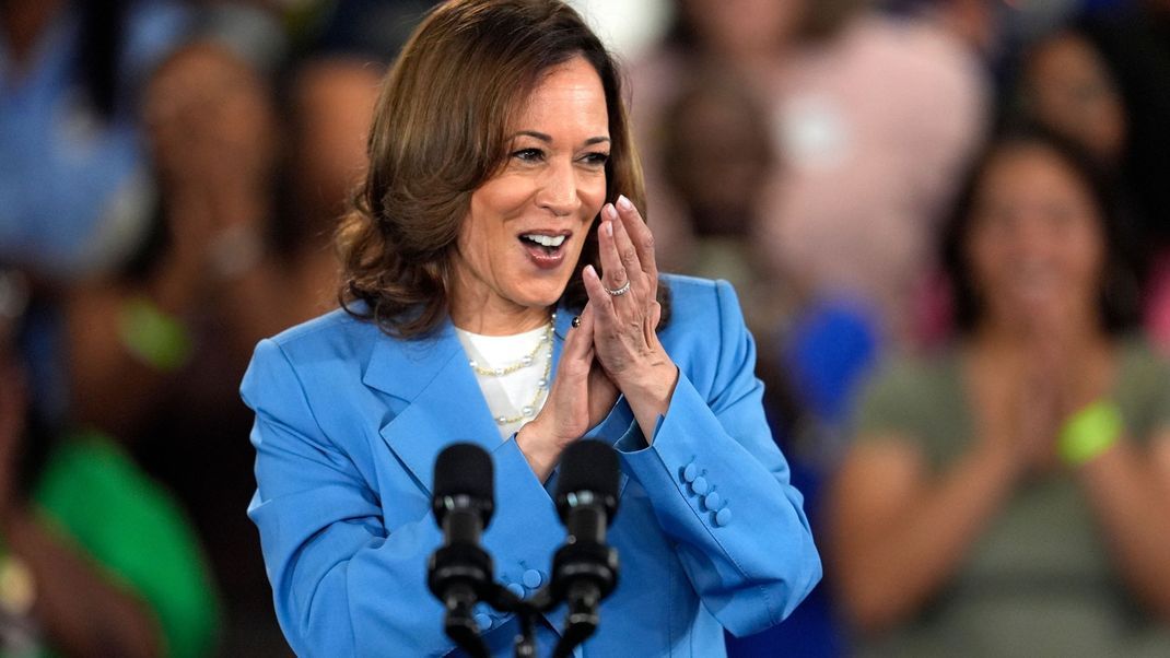 16. August 2024: Kamala Harris bei einer Wahlkampfveranstaltung im Hendrick Center for Automotive Excellence auf dem Campus des Wake Tech Community College in Raleigh