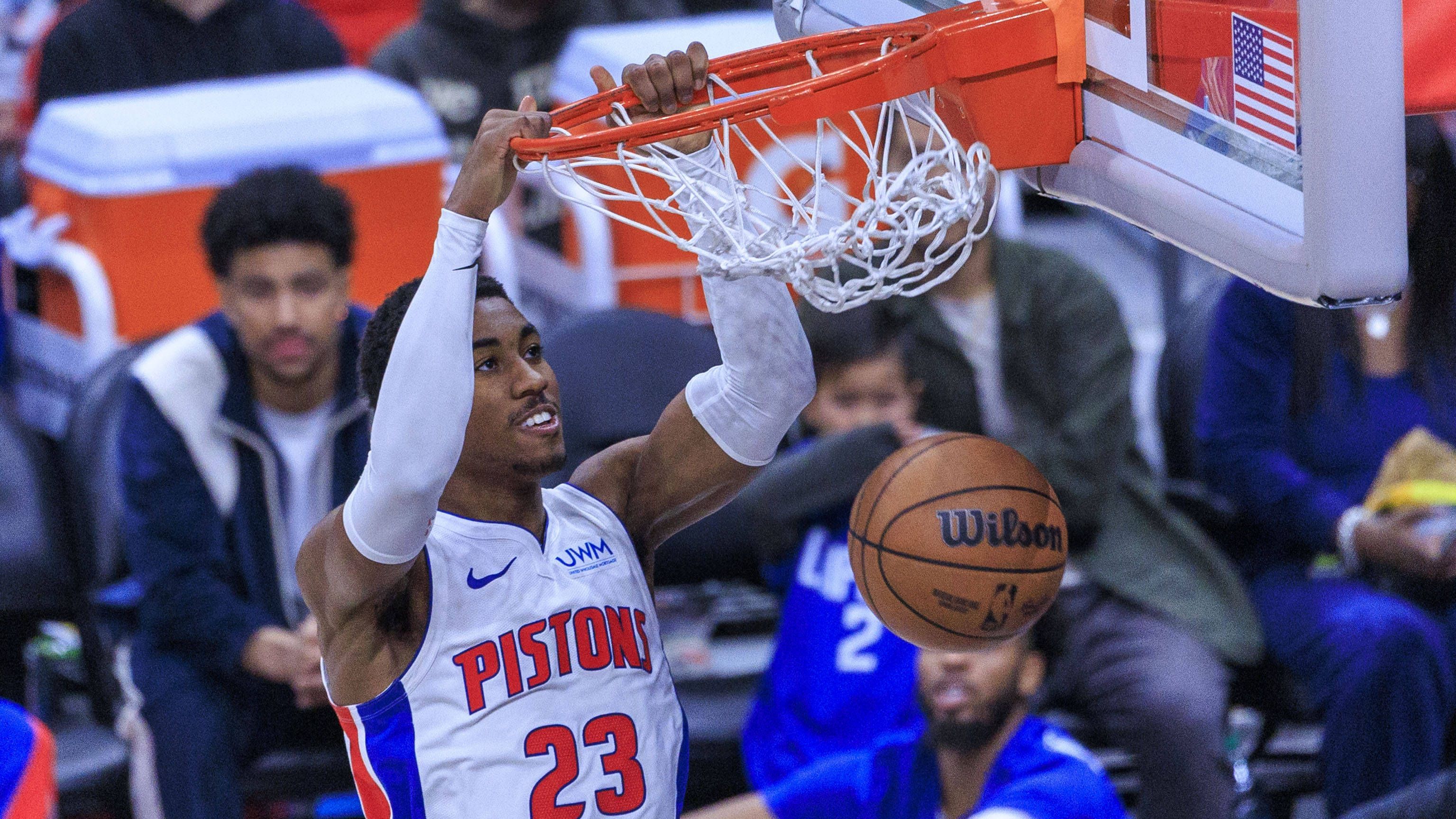 <strong>30. Detroit Pistons (zuvor Rang 30, 8:46) </strong><br>Gerade schienen sich die Pistons leistungstechnisch etwas gefangen zu haben. Doch nach der knappen Niederlage bei den starken Clippers hagelte es nun wieder zwei Klatschen - bei den Lakers und Suns. Die offensive Explosion von Jaden Ivey hat ebenso ein frühes Ende gefunden.