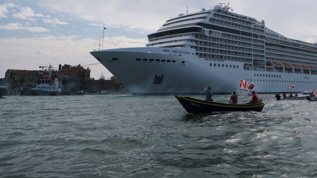Auf dem Kreuzfahrtschiff MSC Orchestra hat es offenbar eine Rauchentwicklung und einen Stromausfall gegeben.