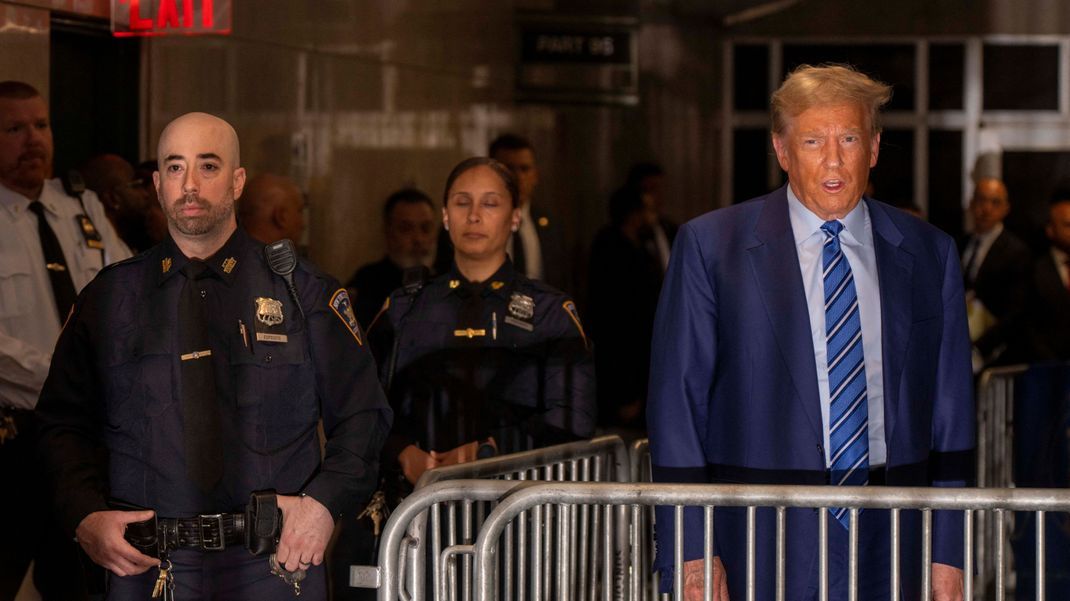 Trump am zweiten Tag des Schweigegeld-Prozesses vor Gericht in New York.