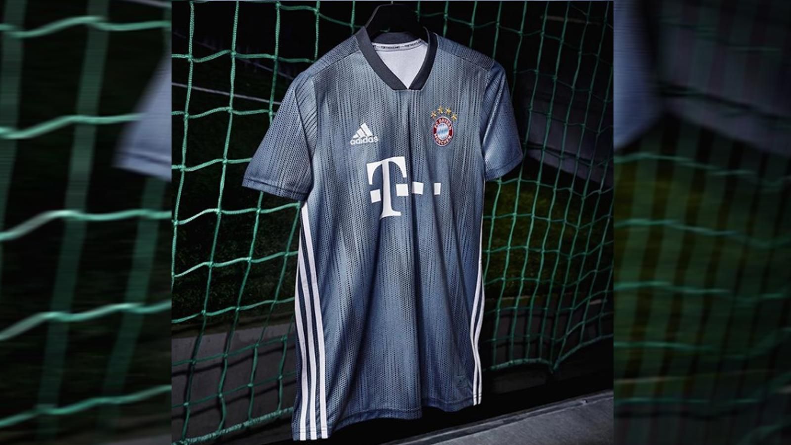 
                <strong>FC Bayern München (Champions-League-Trikot)</strong><br>
                Mit diesem Trikot wagt der FC Bayern München den erneuten Angriff auf den Titel in der Königsklasse. Das stahl-graue Jersey ist aus recyceltem Kunststoff-Material hergestellt - besonders umweltfreundlich.
              