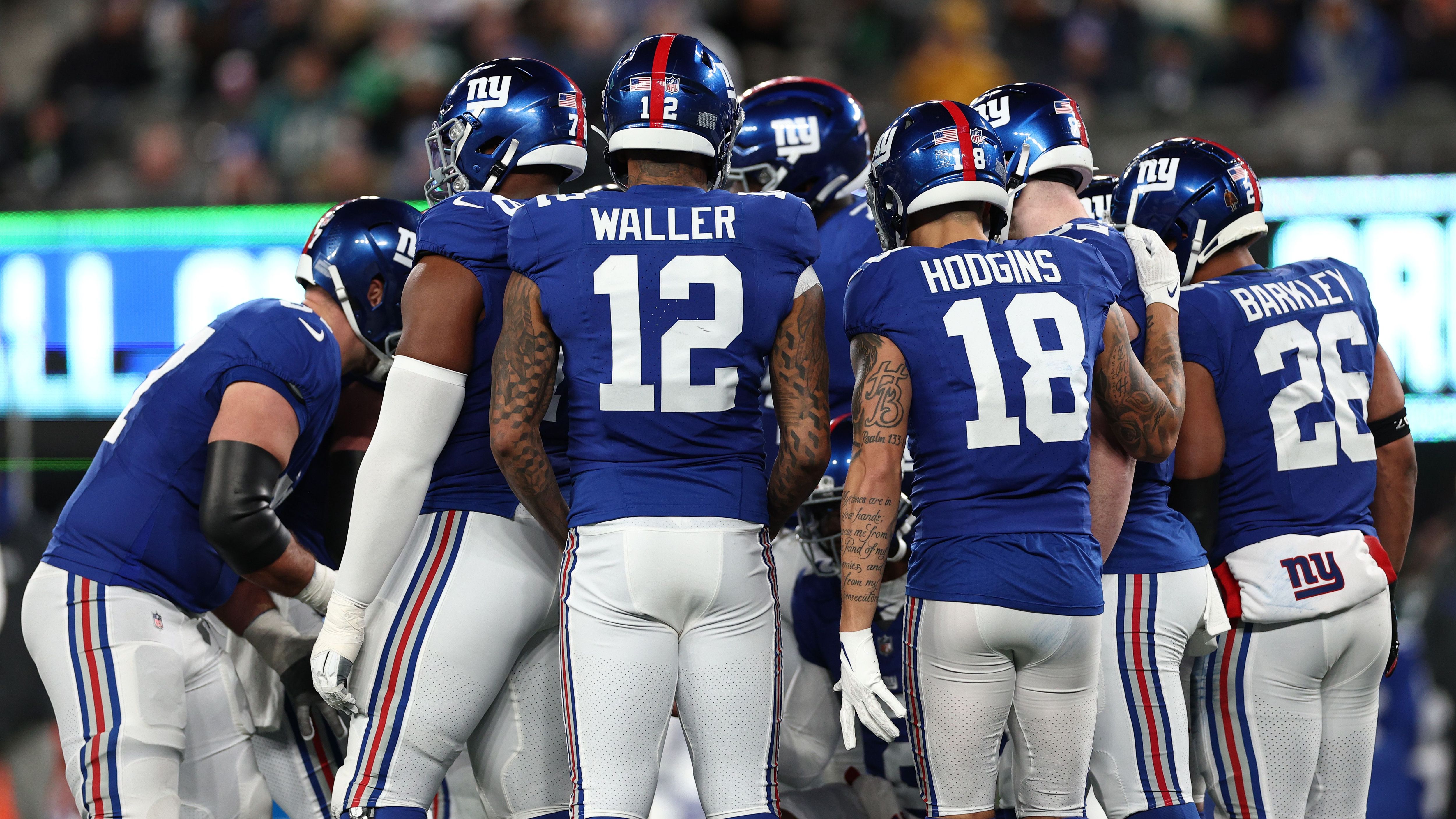<strong>Platz 29: New York Giants<br></strong>Auch bei den Giants krempelten die Verantwortlichen die Offensive um. Quarterback Russell Wilson dürfte <a data-li-document-ref="537140" href="https://www.ran.de/sports/american-football/nfl/news/nfl-giants-quarterbacks-situation-wilson-winston-dart-devito-537140">vorerst die Starterrolle </a>übernehmen. Kann sich neben Malik Nabers eine verlässliche Anspielstation etablieren? In der Offensive Line setzt New York auf Kontinuität. Vielleicht kitzelt dieses Vorgehen einen kollektiven Leistungssprung heraus.