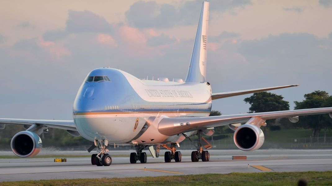 Ist der US-Präsident mit der Air Force One unterwegs, folgt ihm auch immer ein Doomsday Plane.