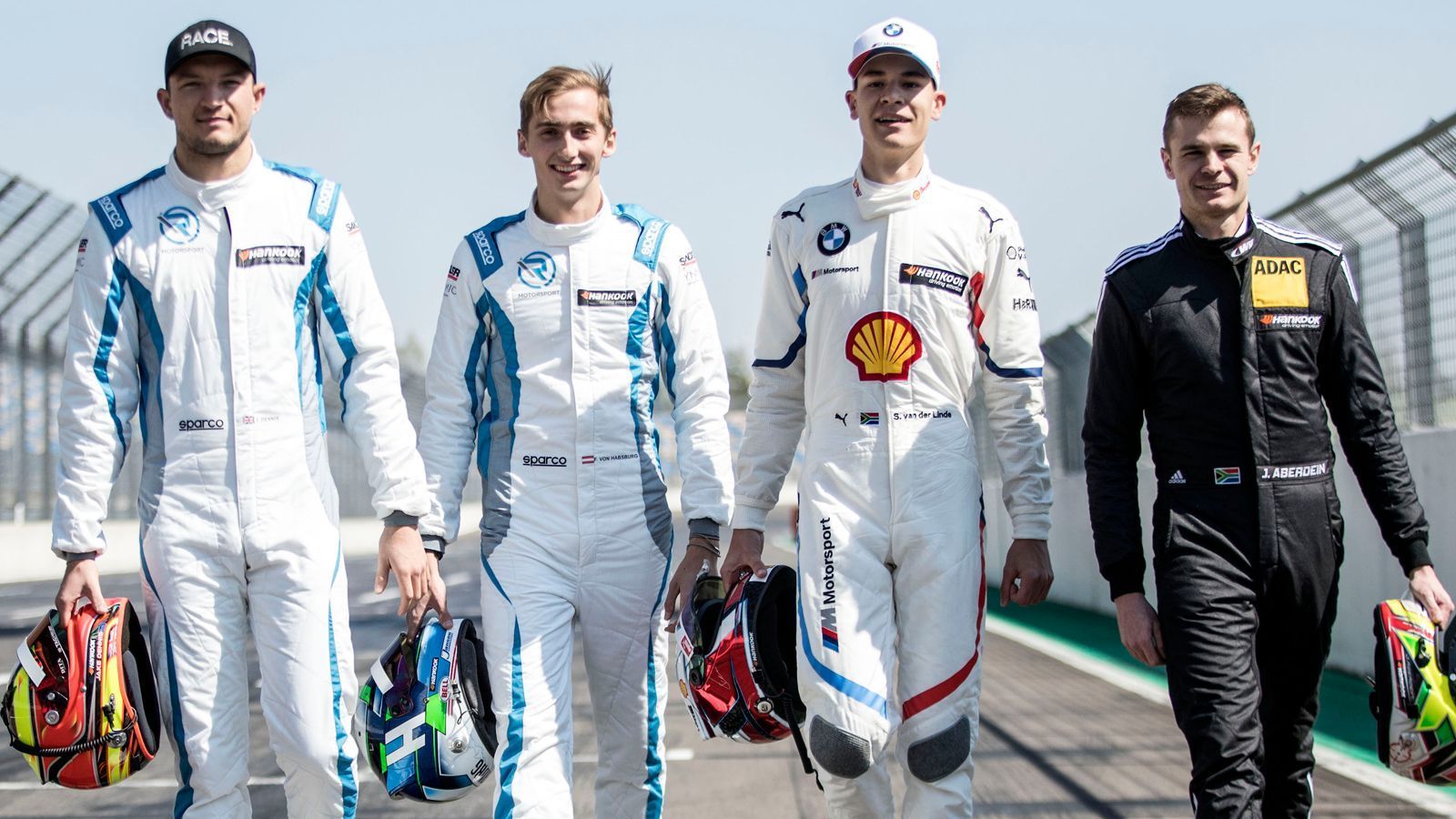 
                <strong>Fünf Rookies</strong><br>
                Gleich fünf Fahrer geben in dieser Saison ihr DTM-Debüt, darunter sogar zwei talentierte Südafrikaner: Sheldon van der Linde (BMW) und Jonathan Aberdein (WRT Team Audi Sport). Bei Neuling R-Motorsport/Aston Martin sind zwei der vier nominierten Fahrer Neulinge: Ferdinand von Habsburg aus Österreich und der Brite Jake Dennis. Ein klangvoller Name bereichert die DTM: Pietro Fittipaldi aus Brasilien, Enkel des zweimaligen Formel-1-Weltmeisters Emerson Fittipaldi. Jüngster der fünf Rookies ist der 19-jährige van der Linde, gefolgt von Aberdein (21), von Habsburg (21), Fittipaldi (22) und Dennis (23).
              