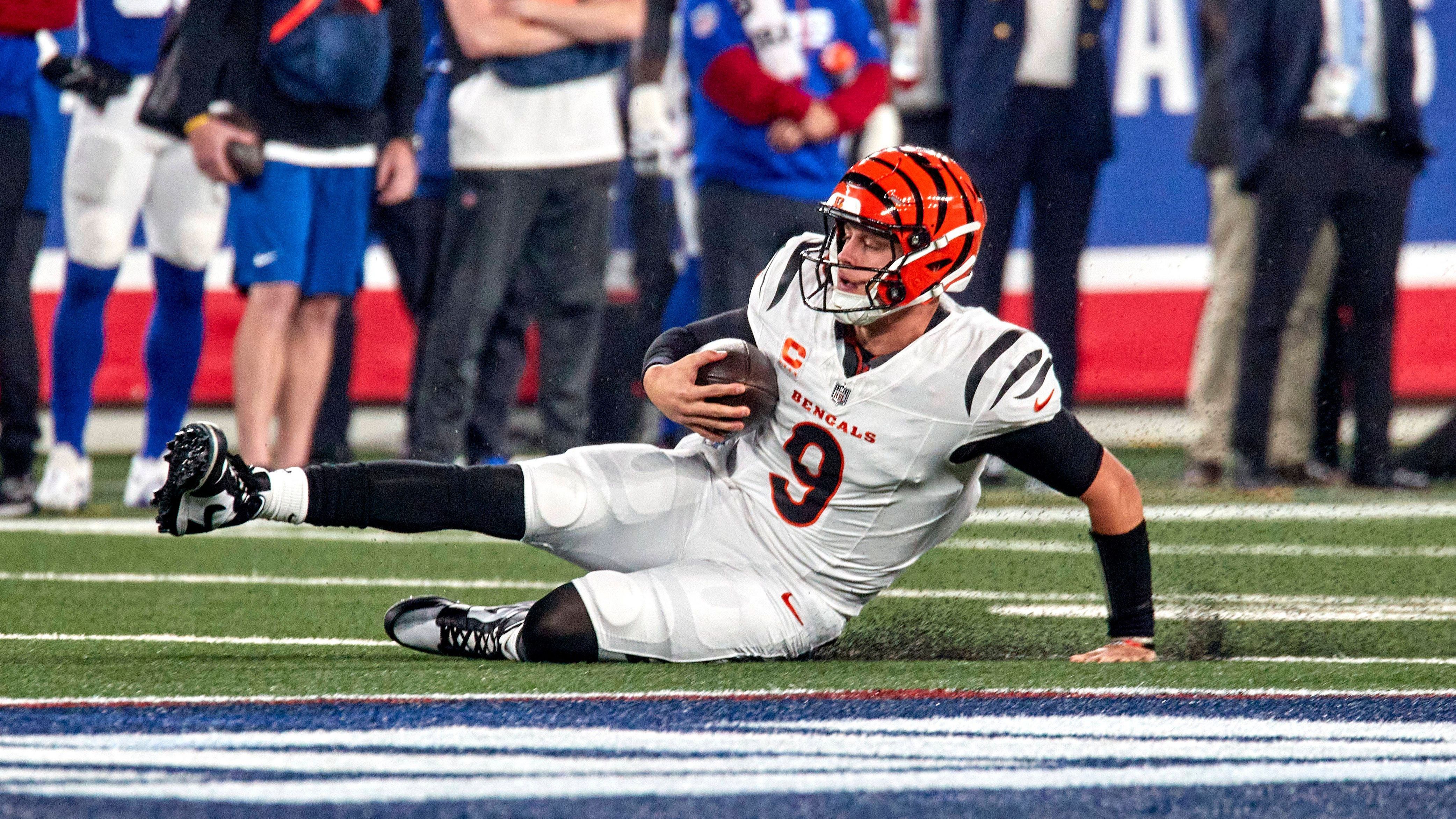 <strong>Platz 3: Joe Burrow (Cincinnati Bengals)</strong><br>Er spielte das nahezu perfekte Jahr, wenn nicht sogar über seinen Verhältnissen. Doch auch das reichte nicht aus, um über die verheerende Bengals-Defense hinwegzutäuschen. Vielleicht war er der heimliche MVP, weil er aus der größten Misslage heraus die größte Leistung brachte.