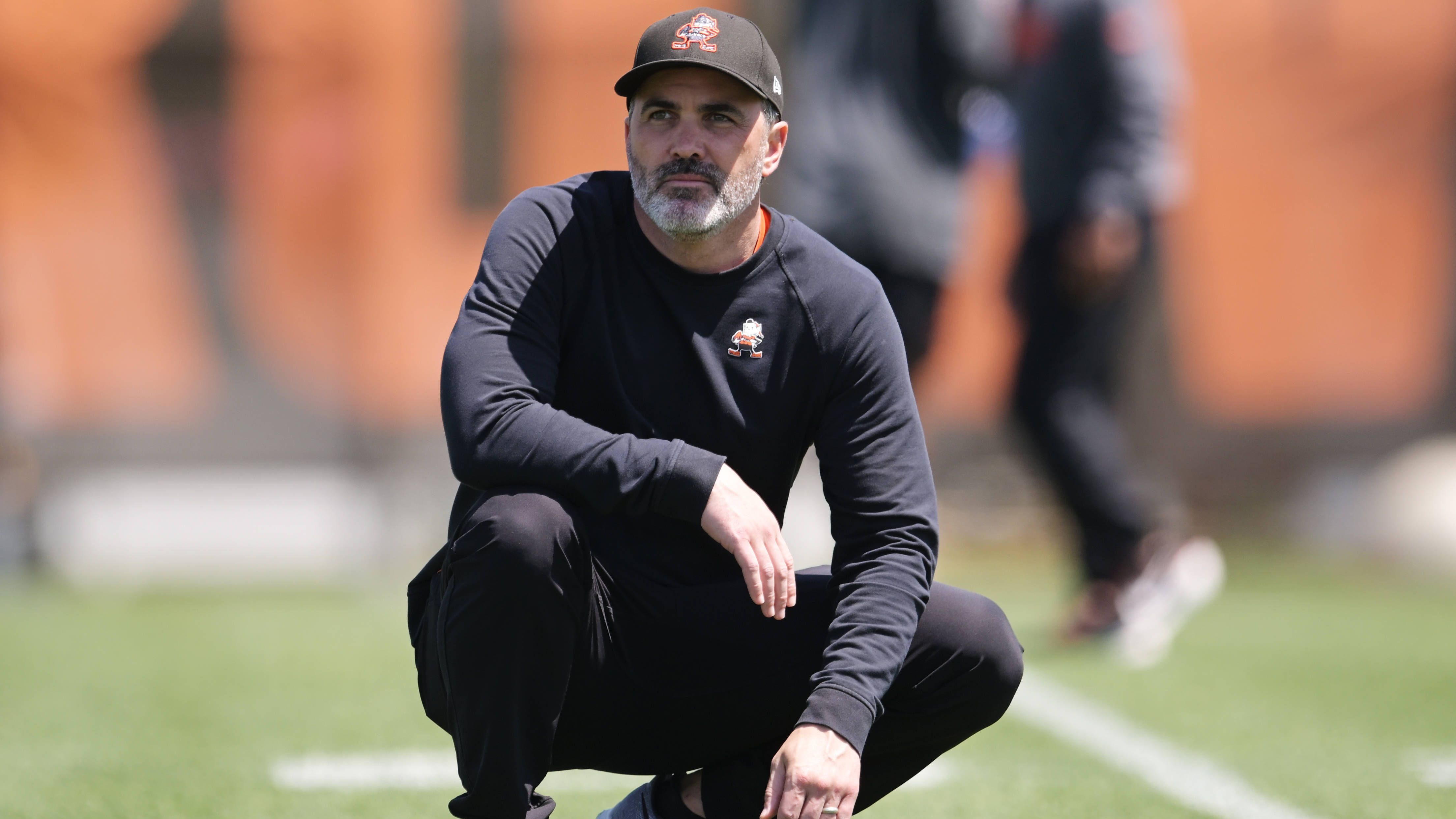 <em><strong>NFL Roster Cuts: Die Spieler-Entlassungen aller Teams</strong><br></em><i>Die Teams müssen ihren Kader von 90 auf 53 <em><em>Spieler reduzieren</em></em>. Zeit dafür haben sie bis Dienstag 22 Uhr deutscher Zeit. Daher trudeln aktuell nach und nach die Entlassungen ein. Da pro Franchise 37 Spieler freigestellt werden, macht das 1.184 Spieler-Entlassungen ligaweit.</i> Entlassene Spieler dürfen noch in den 16 Akteure umfassenden Practice Squad aufgenommen werden, aber nicht mehr in das erste aktive Roster.&nbsp;<em><strong>ran</strong></em> gibt einen Überblick über die Roster Cuts.